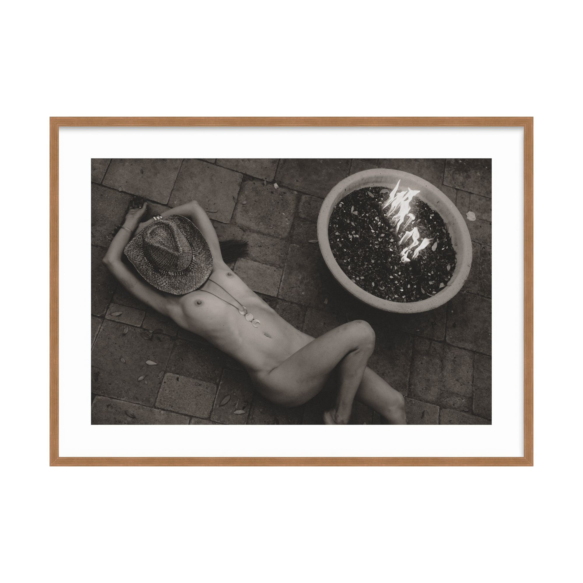 DSC04168 - 2000x2000px - BW.png