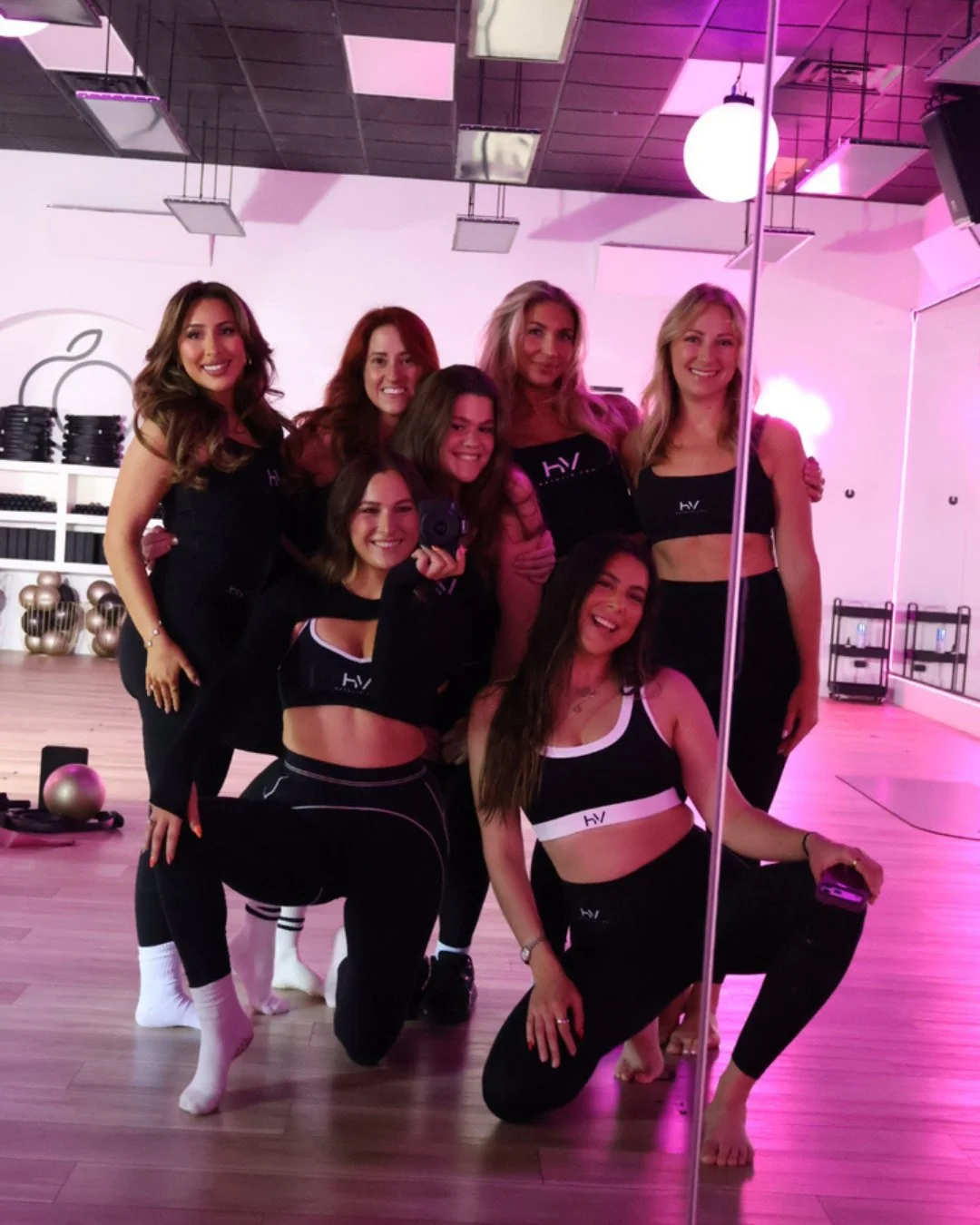 COMMUNITY VIBES⚡

Built on Sweat, Vibes, and Connection.
It's always a vibe.