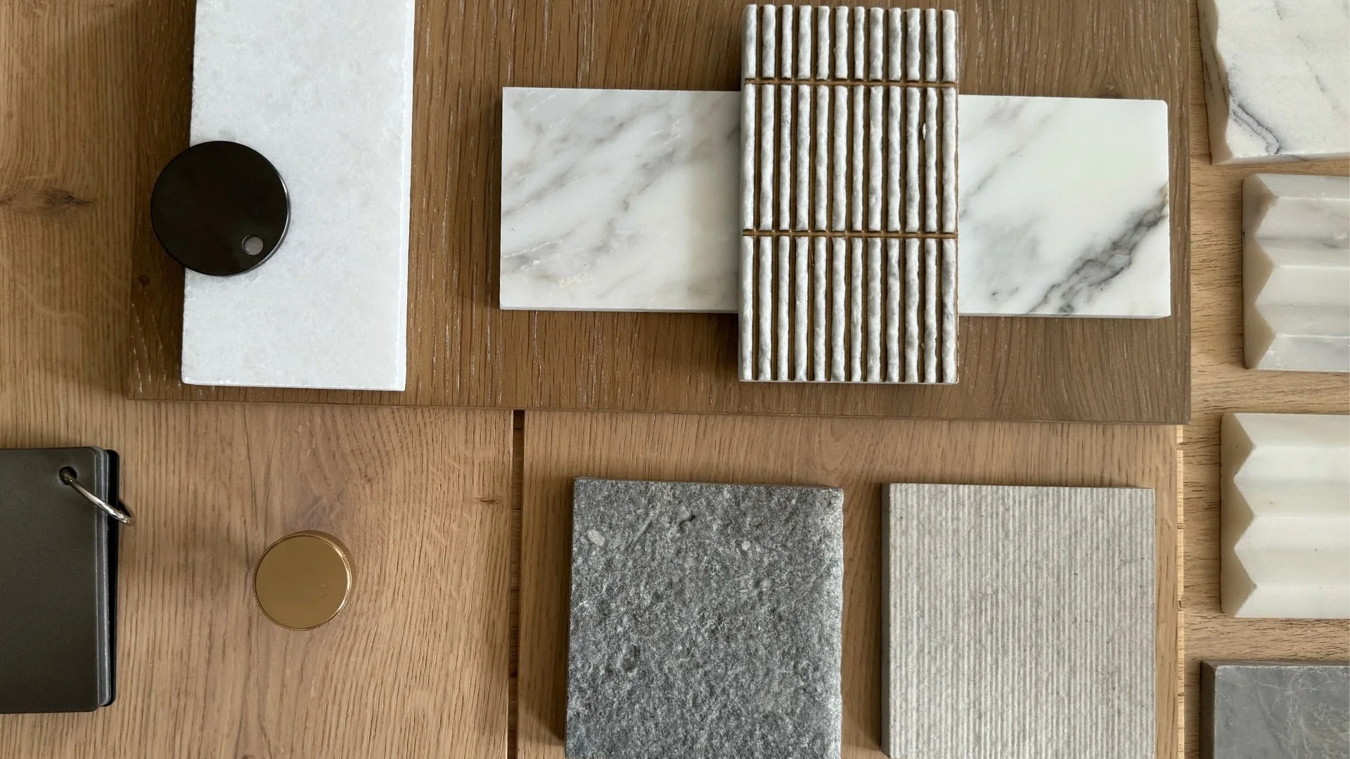 White oak, veined marble and a little brass. This is where The Sanctuary started.

Can&rsquo;t wait to show you how it all comes together. Save this one for the reveal.

#winslowhouse #coloradointeriordesign #materialboard #whiteoak #marble