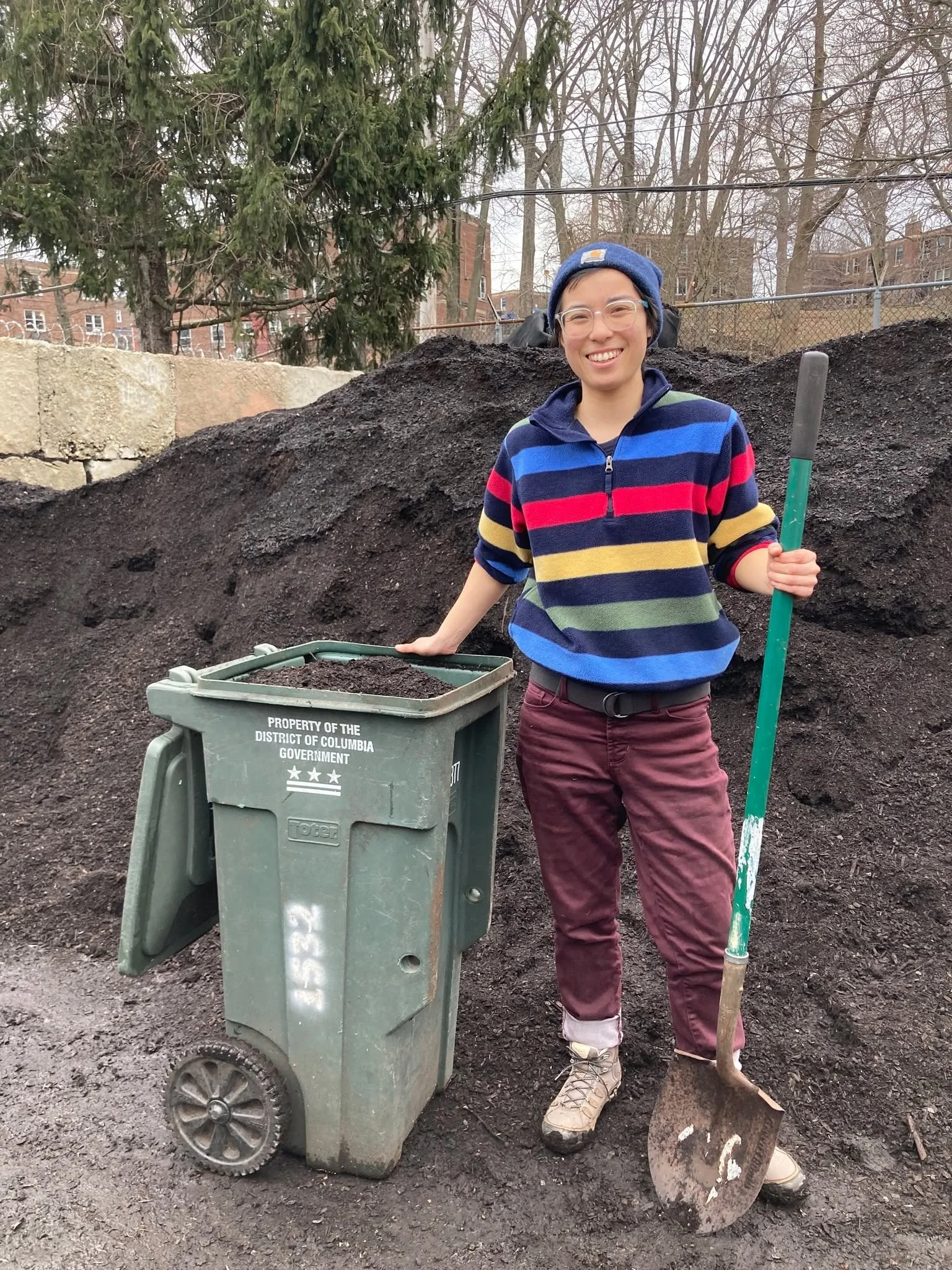 Starting #raisedbeds this year? 🌿 Our new Raised Bed Mix is designed for healthy plants: 50% topsoil and 50% of our compost for optimal growth.
 
Delivered straight to your door in convenient 30-gallon totes with wheels for easy handling. Empty, and