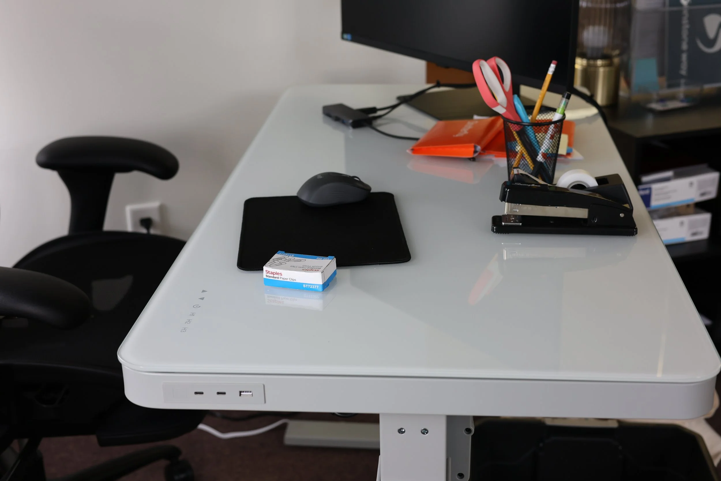 Tresanti Adjustable Height Desk – Glass Top Sit/Stand
