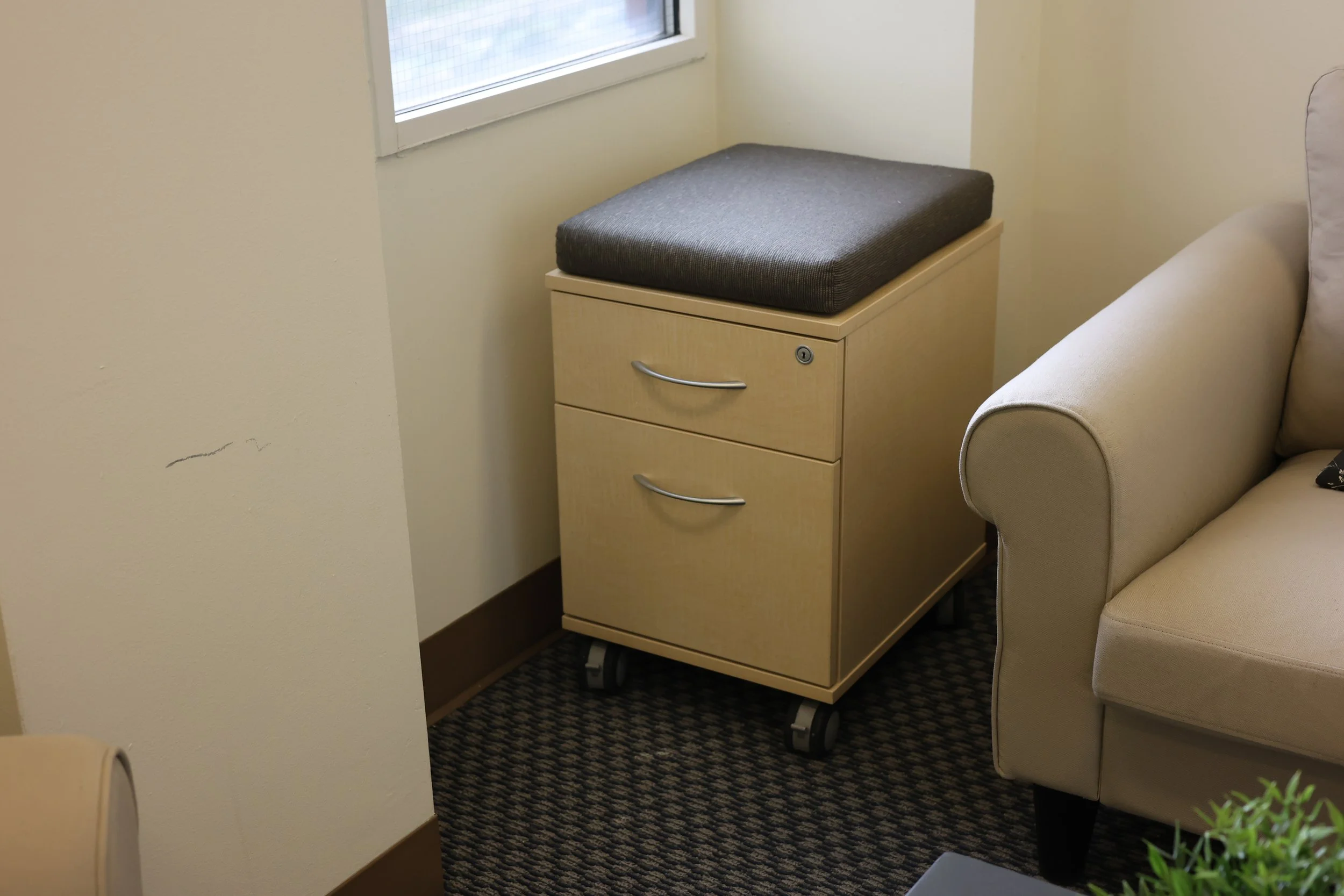 Rolling File Cabinet w/ Cushion – Light Wood