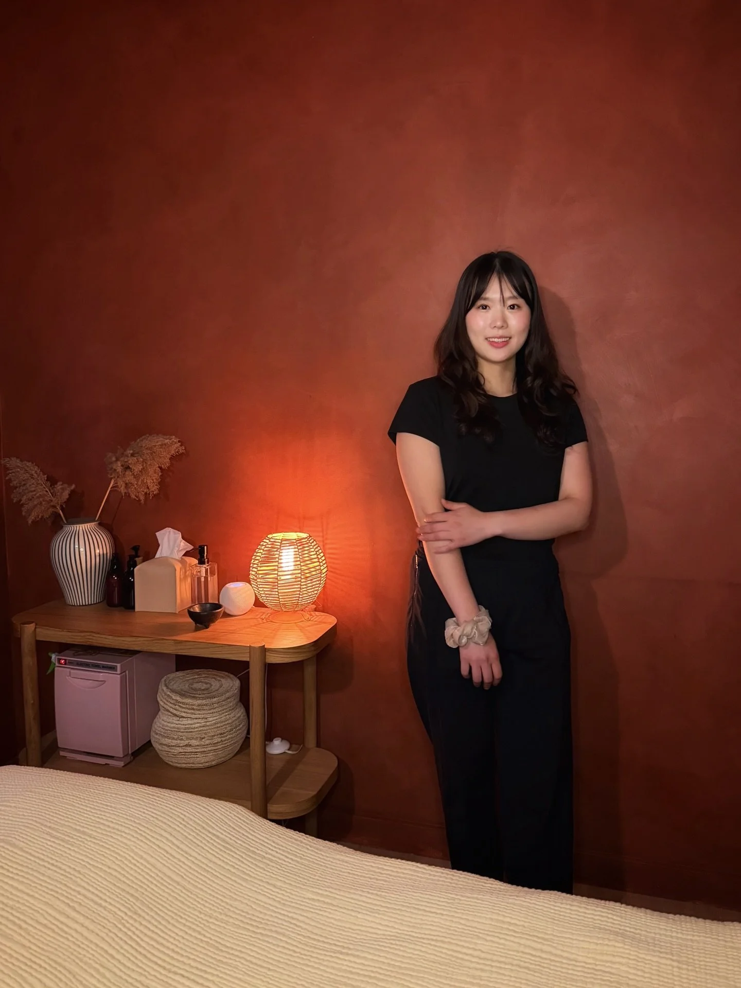 Say hello to Jinhee, one of our newest RMTs.

Her treatments start in a way that lets you switch off, then gradually move into areas holding tension, releasing them in a way that feels natural and unforced.
She picks up on what needs more time, what 