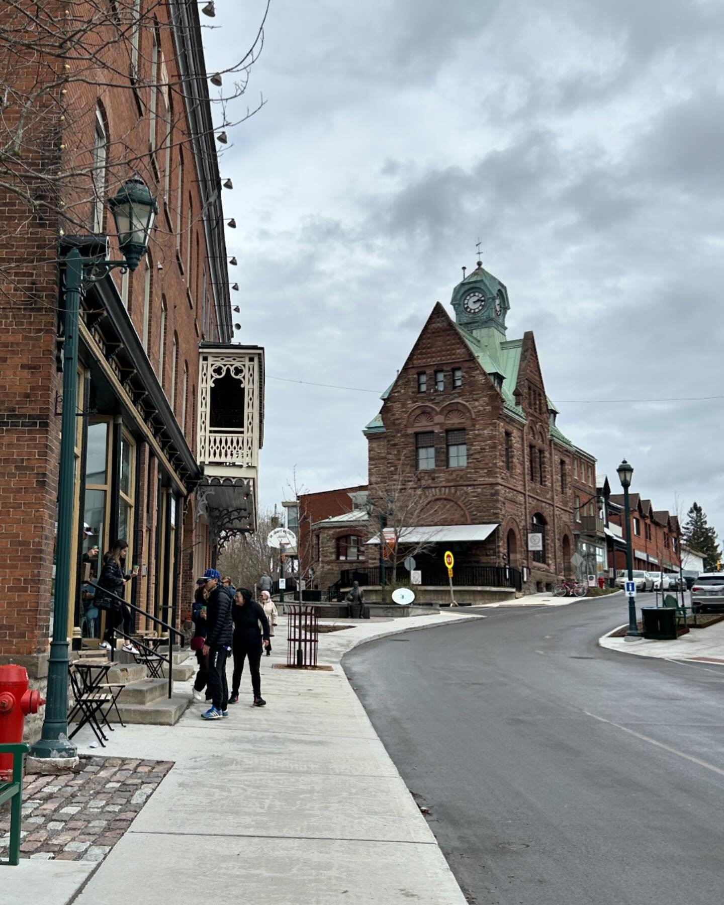 We did a little daytrip to Almonte (a thing we&rsquo;ve been meaning to do for&hellip;years) &amp; what a lovely little town! It&rsquo;s absolutely stuffed with antique/vintage shops &amp; has some cute little restaurants (we had lunch at @northmarke