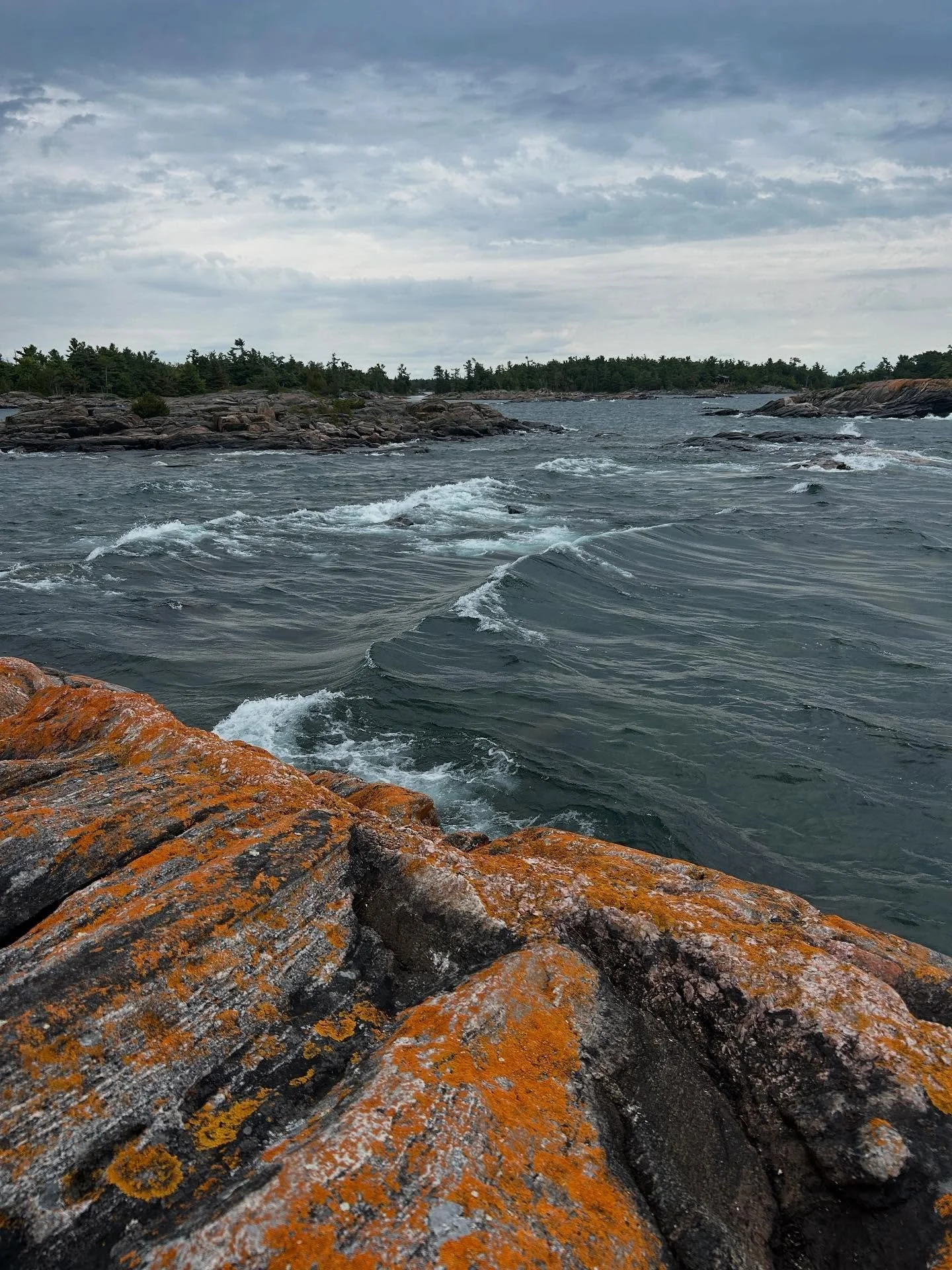 The first truly windy/big-roller day in a while today (especially off the end of the island &mdash; as per usual, video and photos don&rsquo;t do these waves justice). The August preview of autumn&rsquo;s storms has properly begun &amp; the winds are