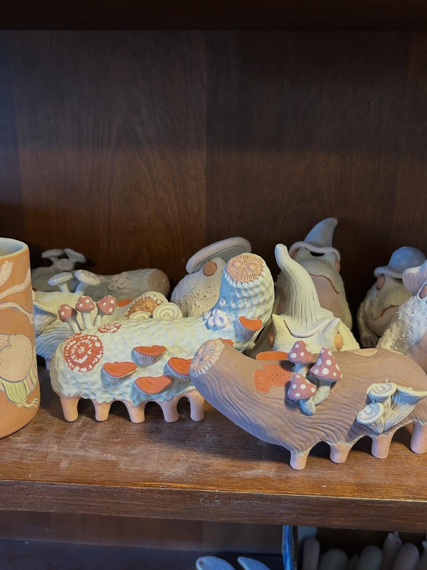 It&rsquo;s all nose to the grindstone here in my studio as I prep for @hotwenchmarket on June 20th! I&rsquo;m going to have a whole bunch of critters and cups and I can&rsquo;t wait for you to see all of them 💕
.
.
.
#ceramic #handbuiltceramics #ott