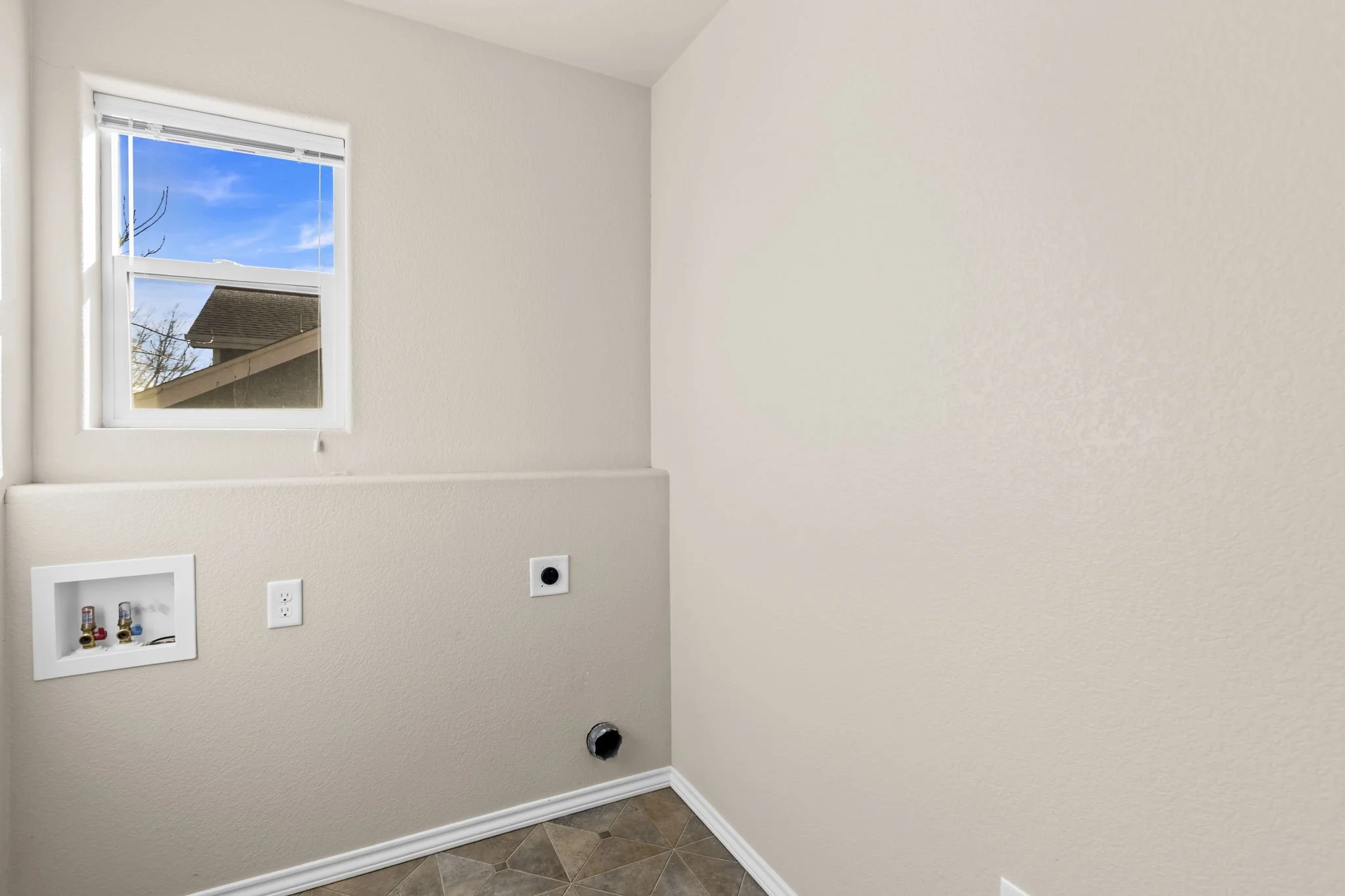 16-web-or-mls-1956 Mackinac St 16.jpg