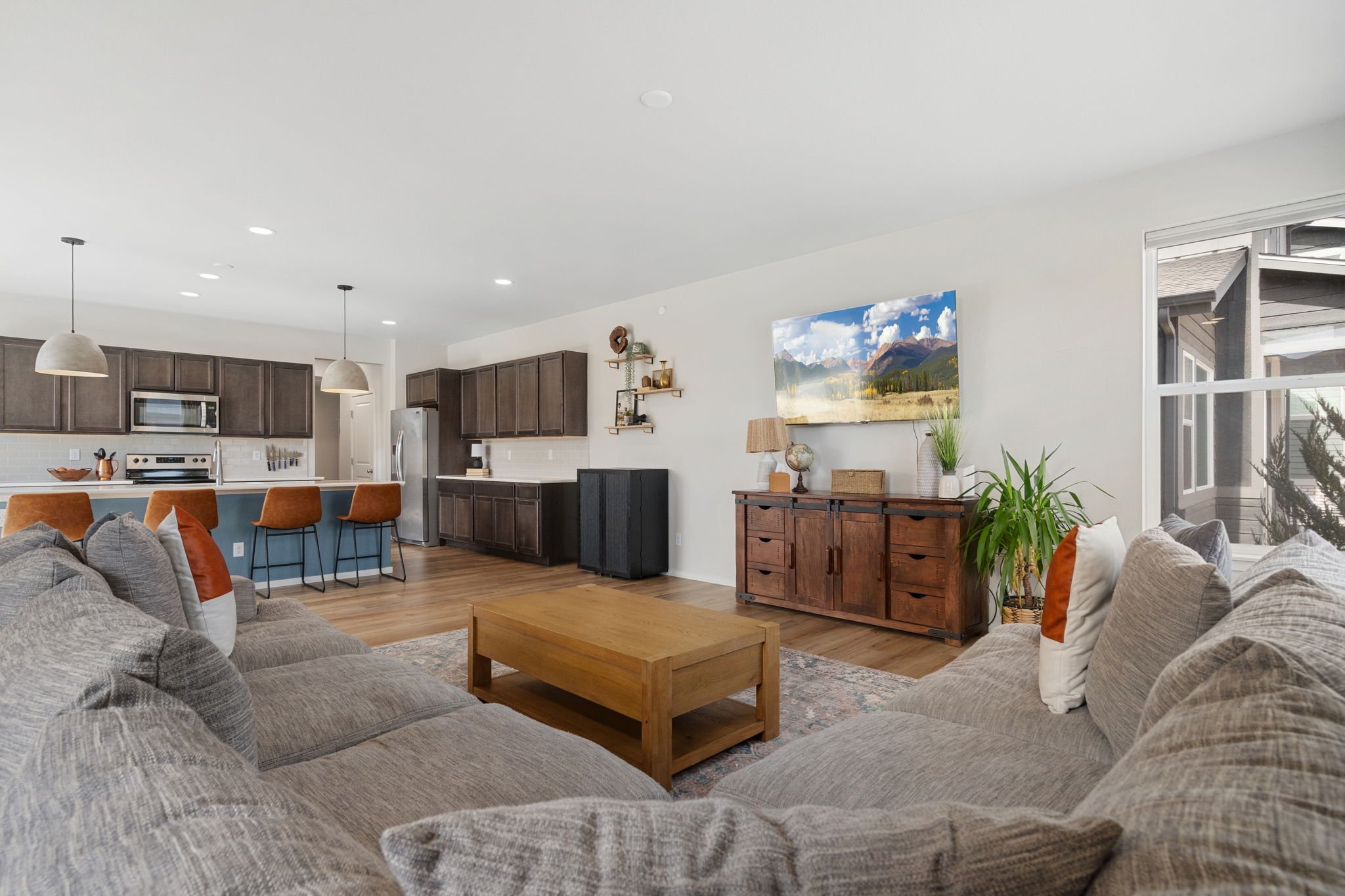 3-web-or-mls-5199 Beckworth St 3.jpg