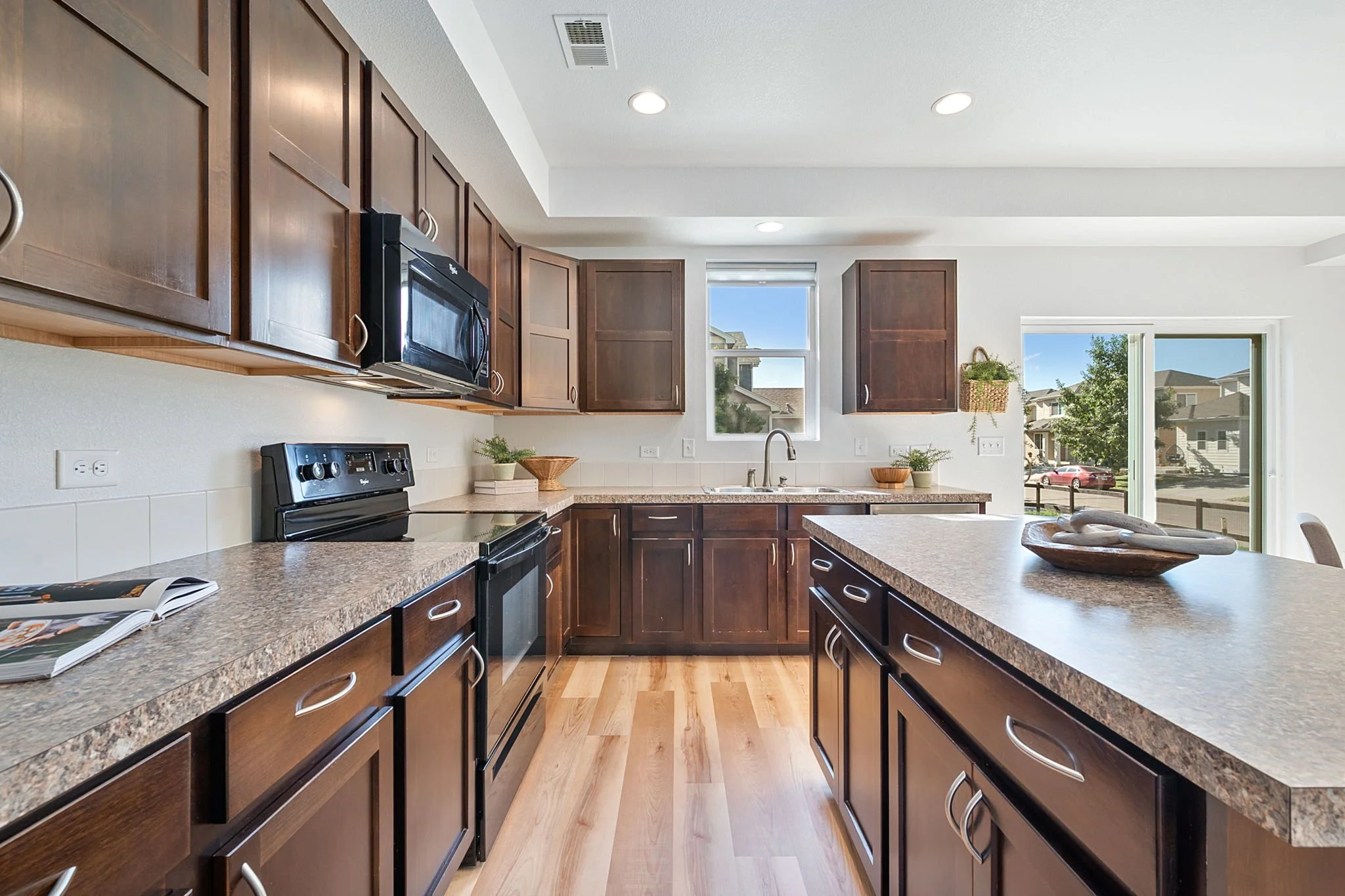 7-web-or-mls-371 Toronto St 7.jpg