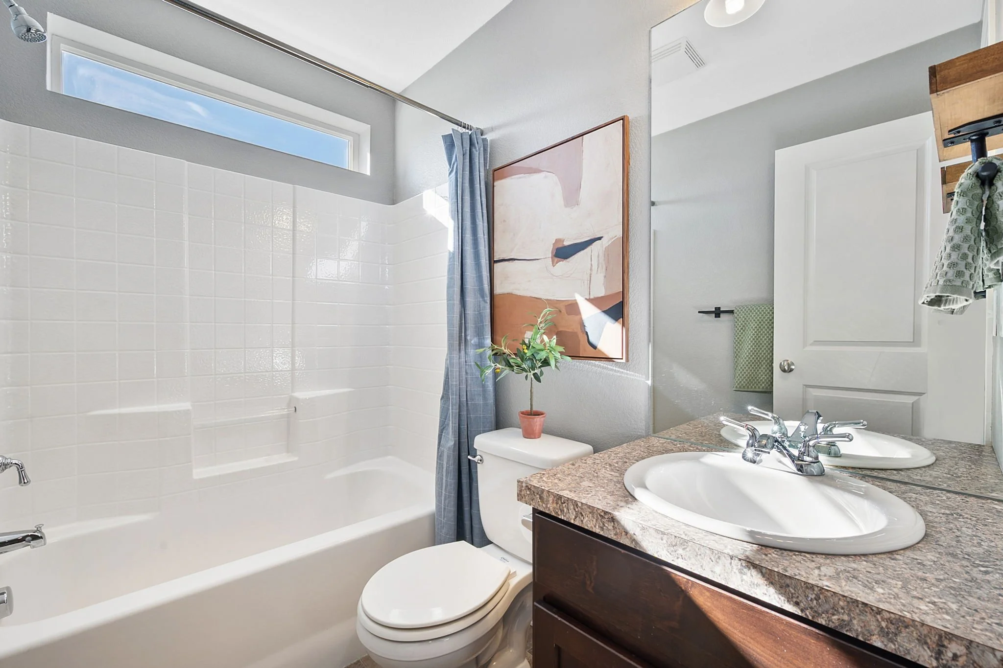 13-web-or-mls-371 Toronto St 13.jpg