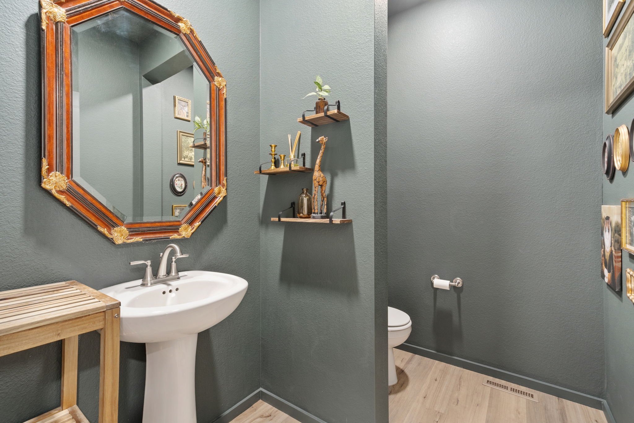 11-web-or-mls-5199 Beckworth St 11.jpg