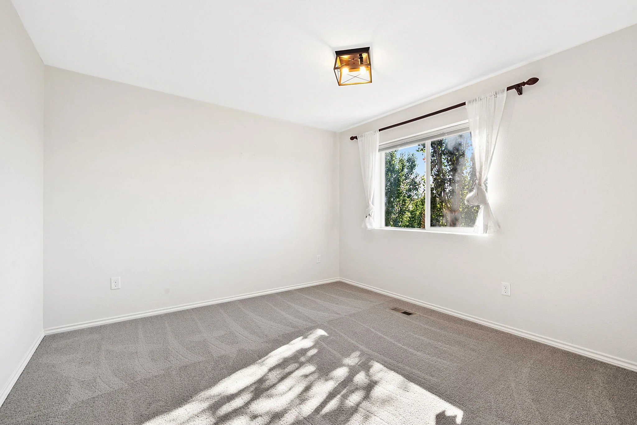 14-web-or-mls-371 Toronto St 14.jpg