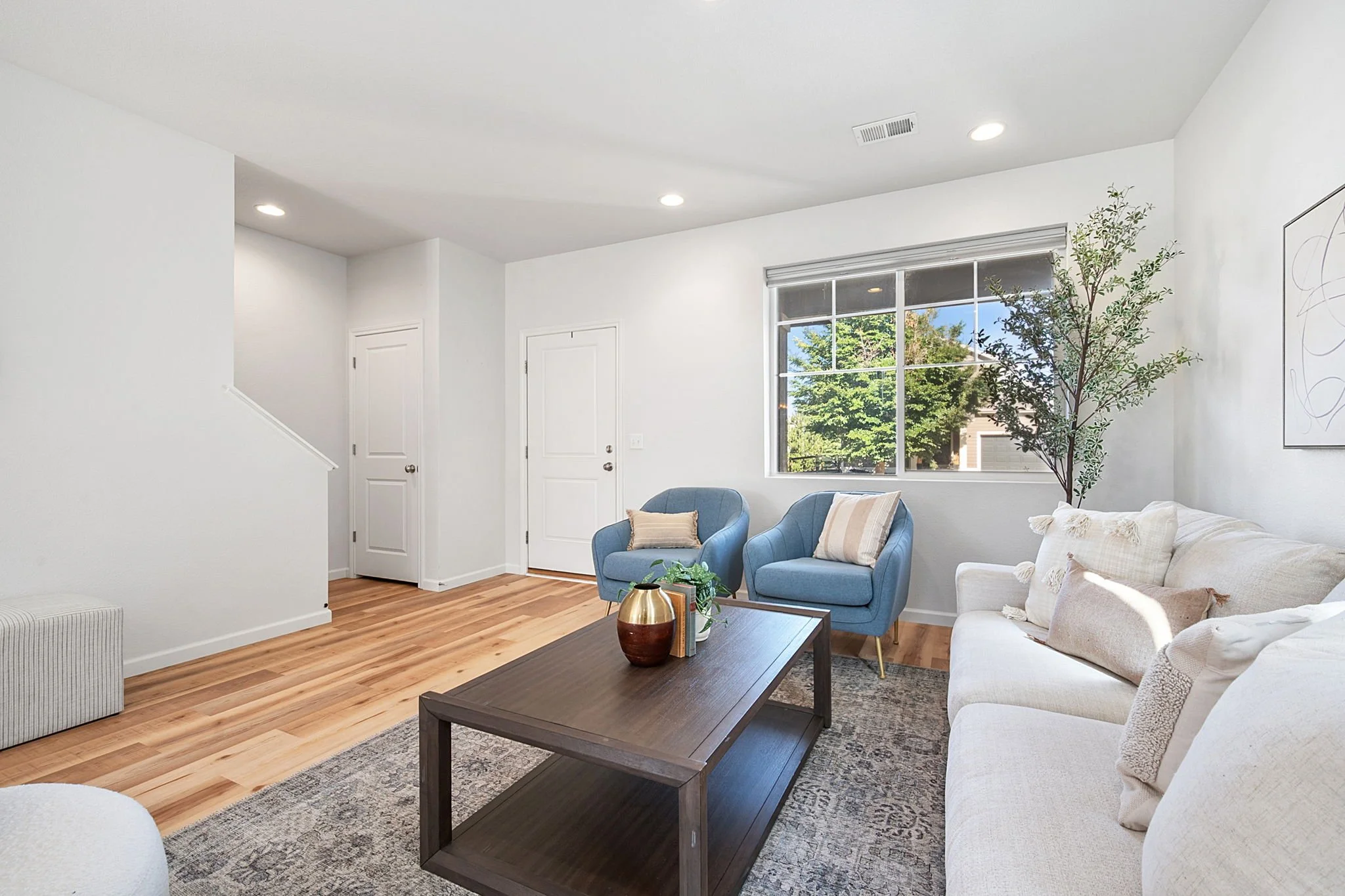 5-web-or-mls-371 Toronto St 5.jpg