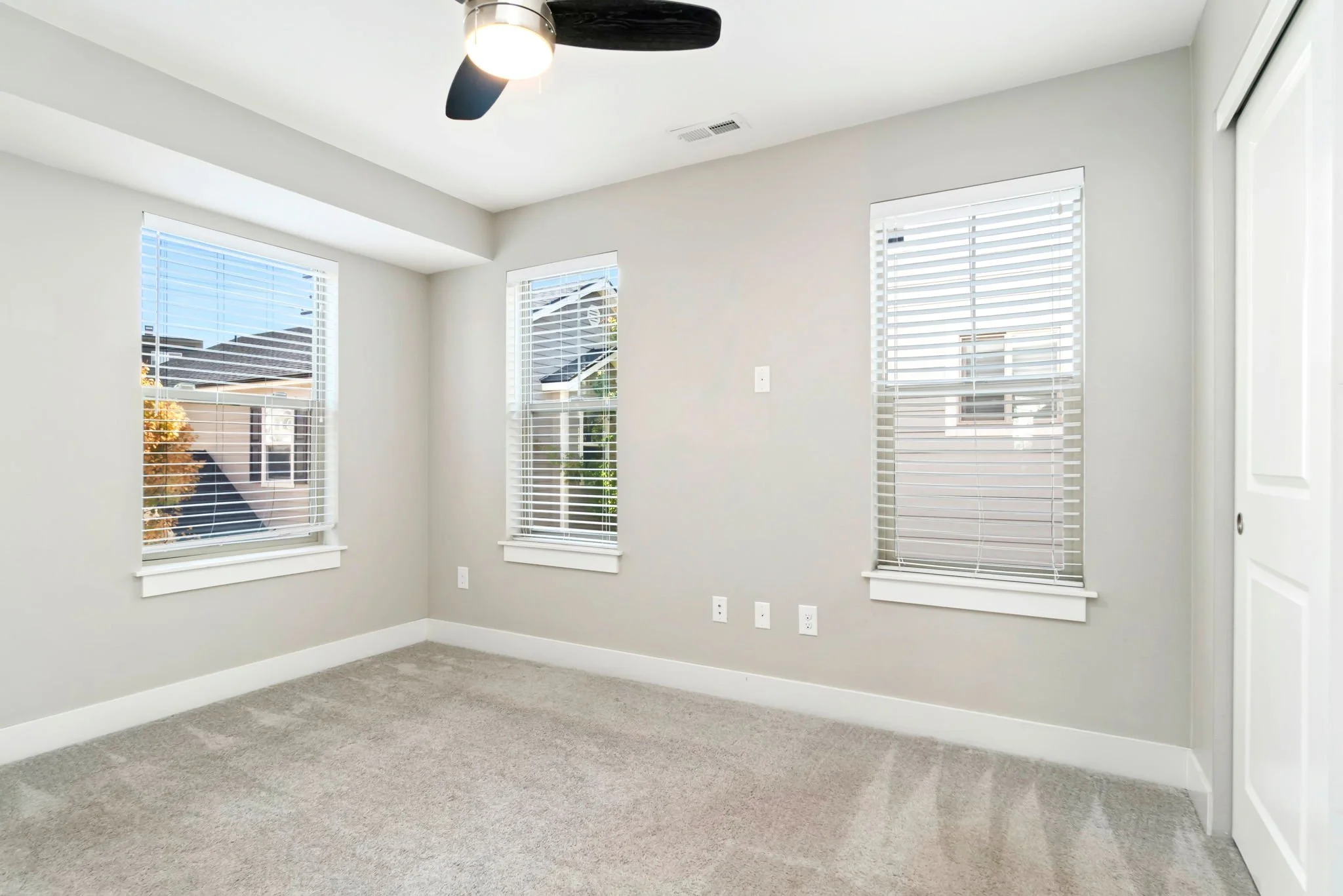 12-web-or-mls-1435 Irving St 12.jpg