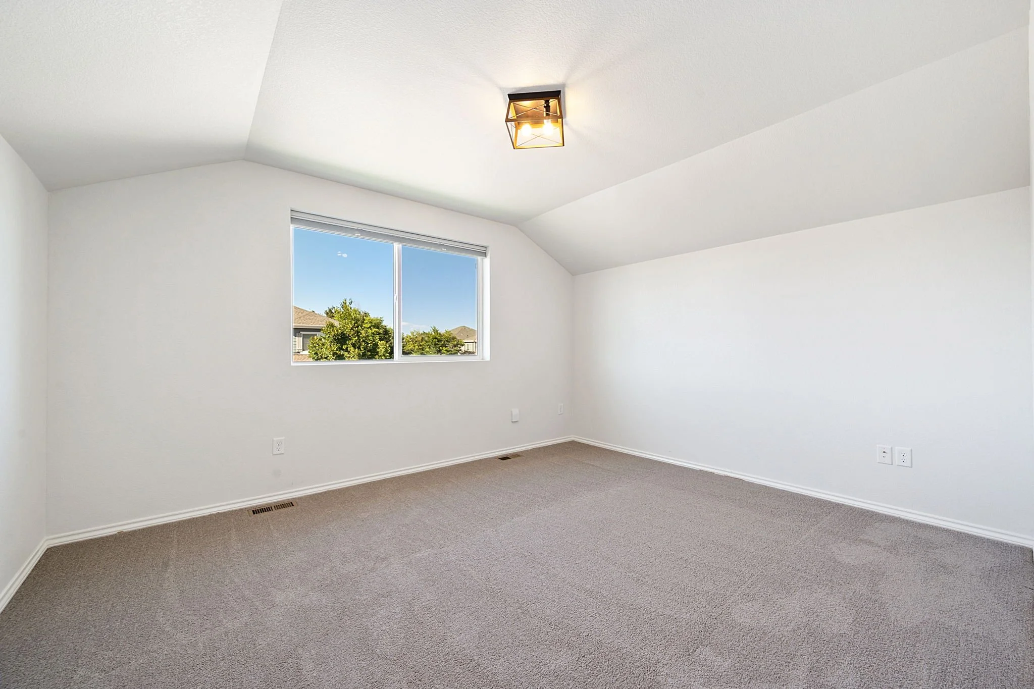 11-web-or-mls-371 Toronto St 11.jpg