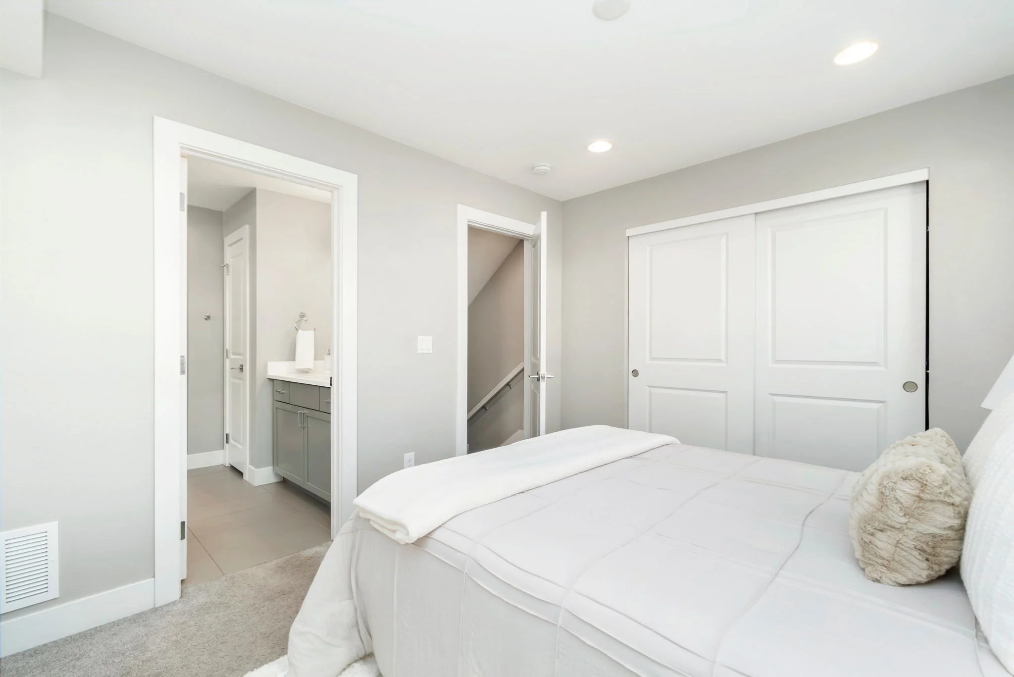 8-web-or-mls-1435 Irving St 8.jpg