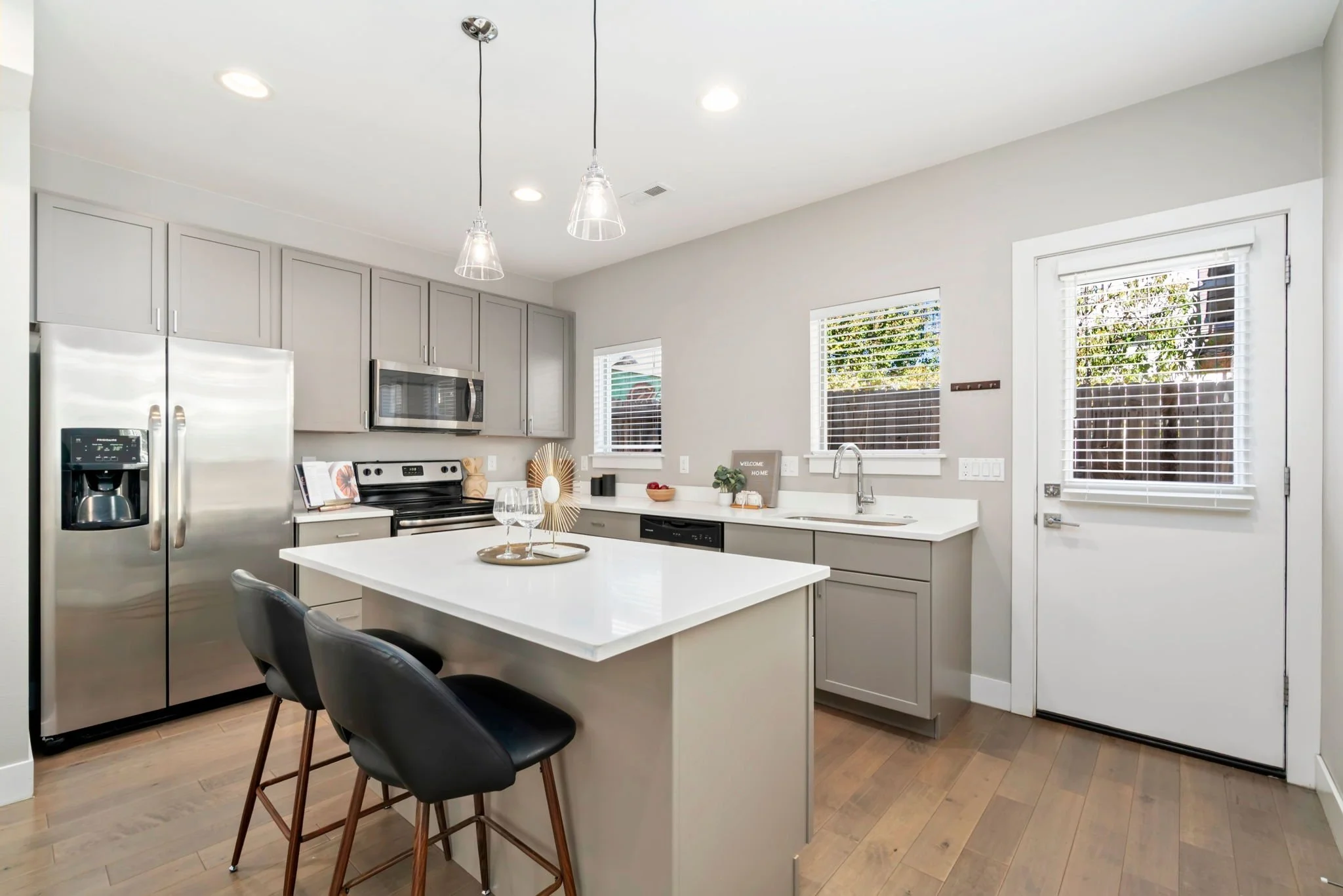 5-web-or-mls-1435 Irving St 5.jpg