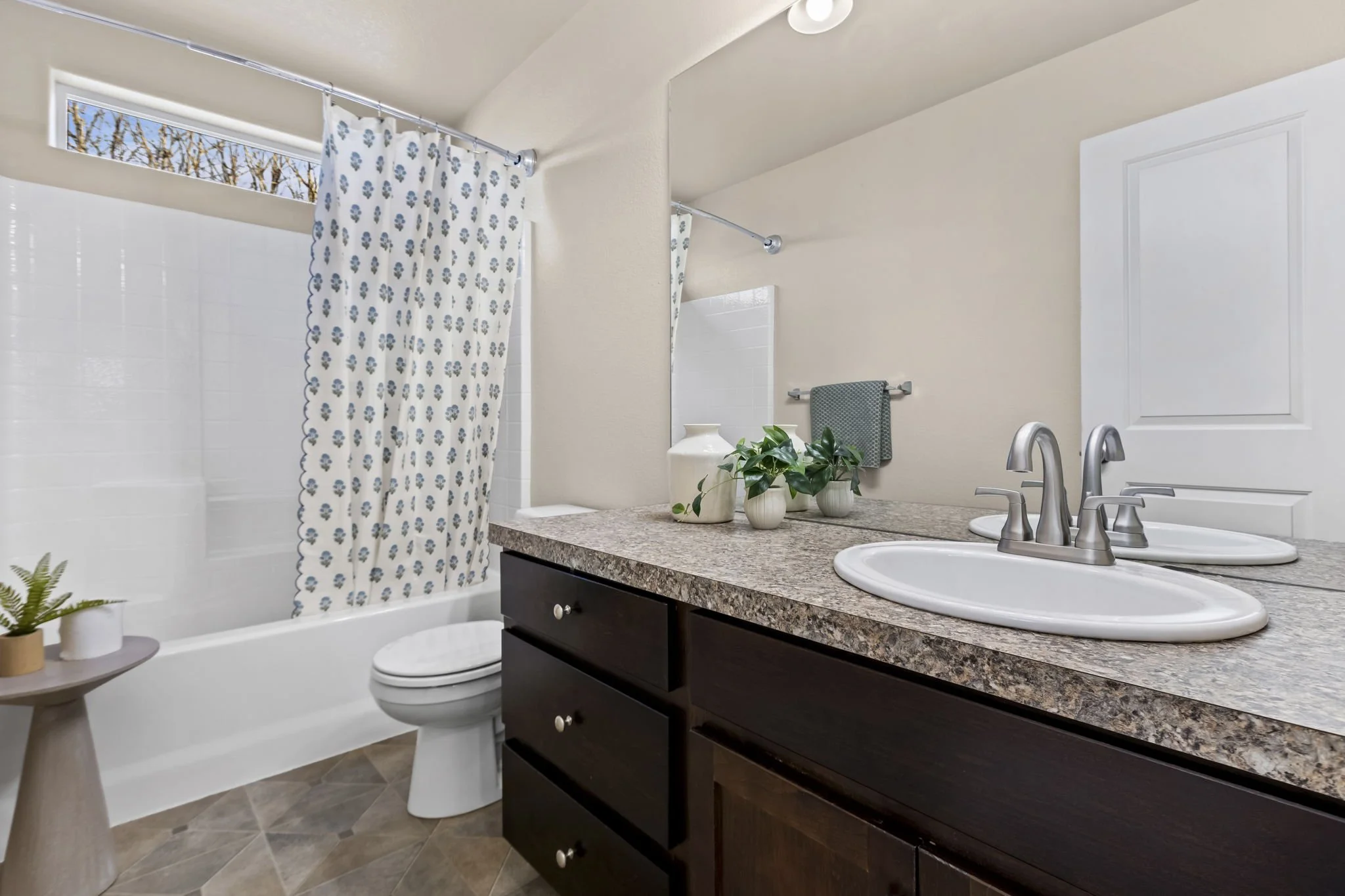 19-web-or-mls-1956 Mackinac St 19.jpg