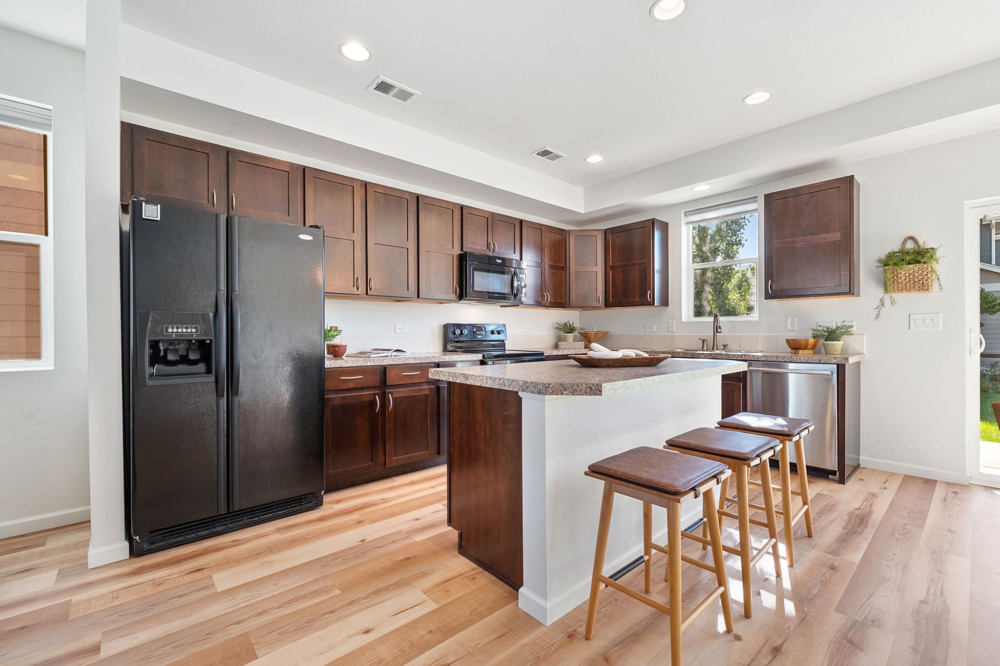 6-web-or-mls-371 Toronto St 6.jpg
