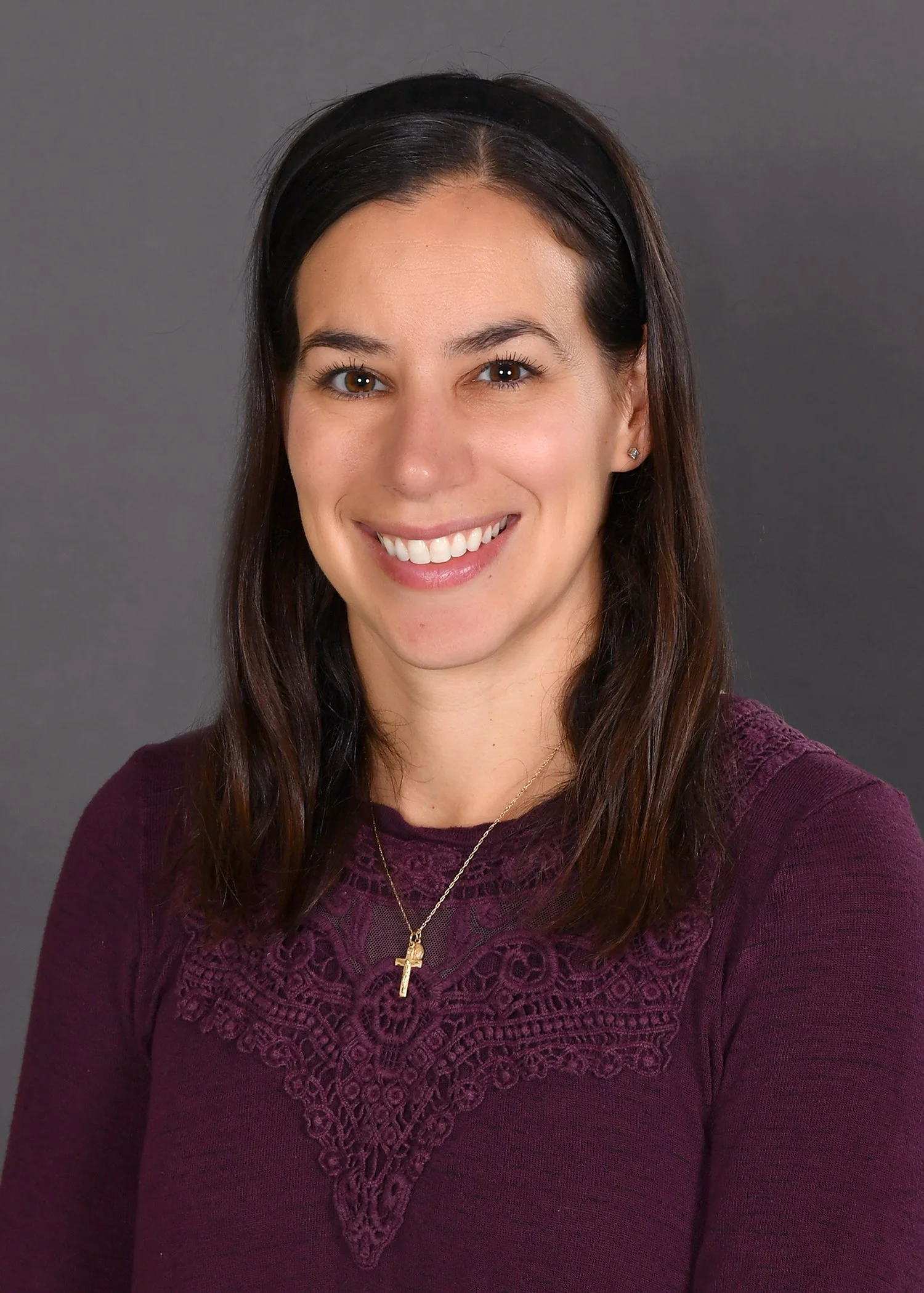 Stylized profile of a woman wearing glasses, with decorative golden leaves at the bottom, and the Latin phrase "CULTURA VITAE" underneath.