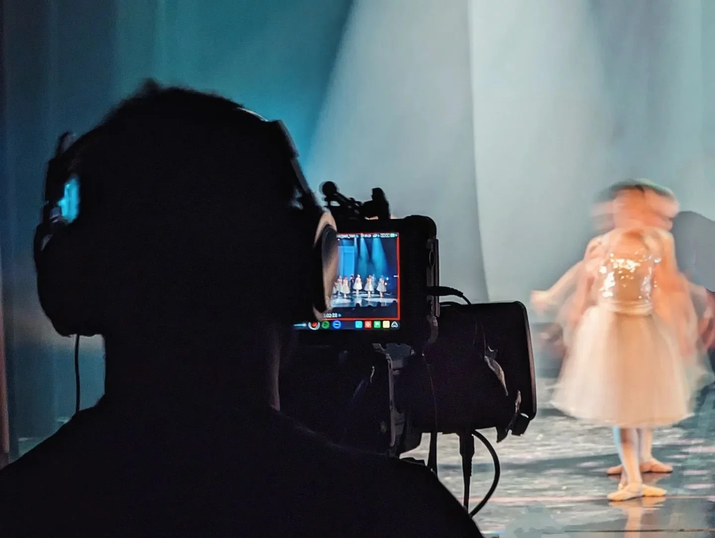 EMAJ MEDIA 
Event videography captures the energy and essence of live experiences, creating compelling visual content that enhances brand visibility and engagement. By documenting key moments, it provides businesses with powerful marketing tools to c