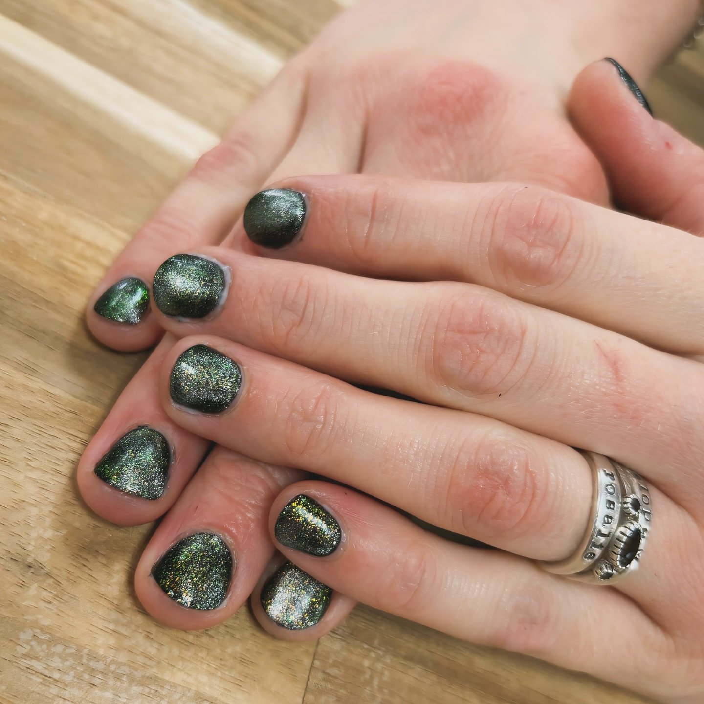 green chameleon 🦎 by @esthetically.brielle #nails #gel #gelmani #gelmanicure