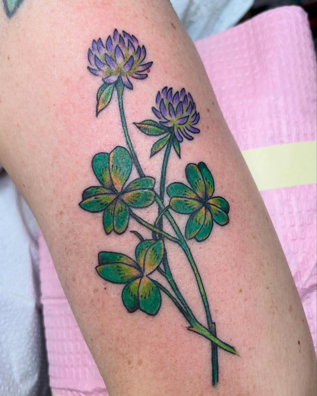 Done by @luluvantuckett at Heart in Hand Lower Greenville and Elm Street Tattoo. Appointments available at both our 2919 Greenville Ave and 2811 Elm St shops daily; visit her website thru the link in her bio for bookings. Clover action done at @elmst