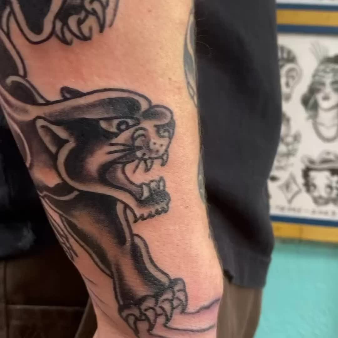 Done by @tattootroubadour at Elm Street Tattoo and Heart In Hand Lower Greenville. Appointments available at both our 2919 Greenville Ave. and 2811 Elm St. locations daily. DM him directly for bookings or visit his website www.tattootroubadour.com @h