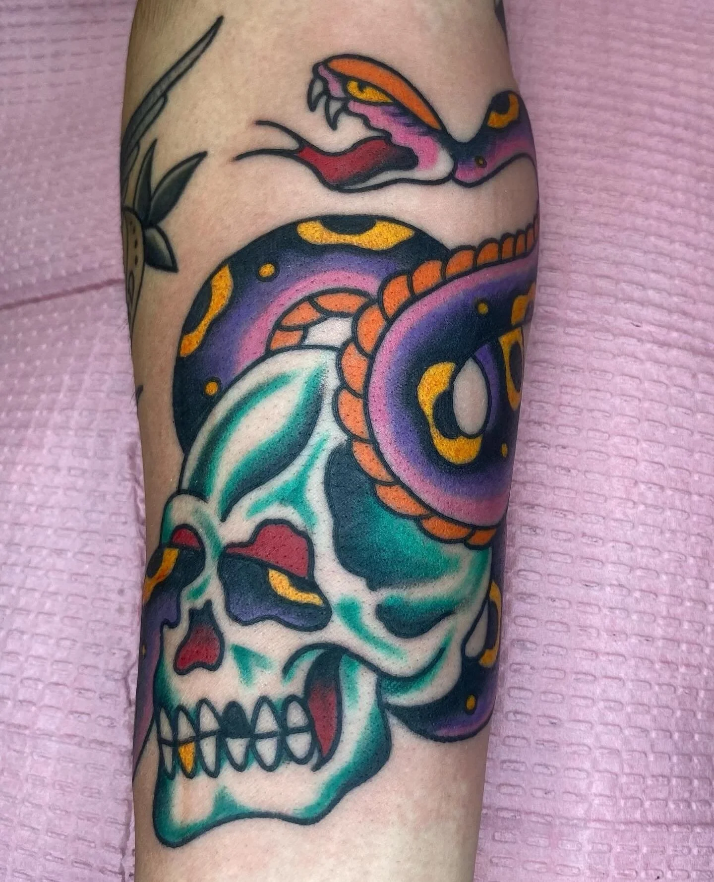 From @tattootroubadour who does #walkintattoos and appointments at our #elmstreettattoo shop in #deepellum and @heartinhand_lg on #lowergreenville ave!⁠
Drawn to fit for Tyler &hellip; Book yours now at www.tattootroubadour.com