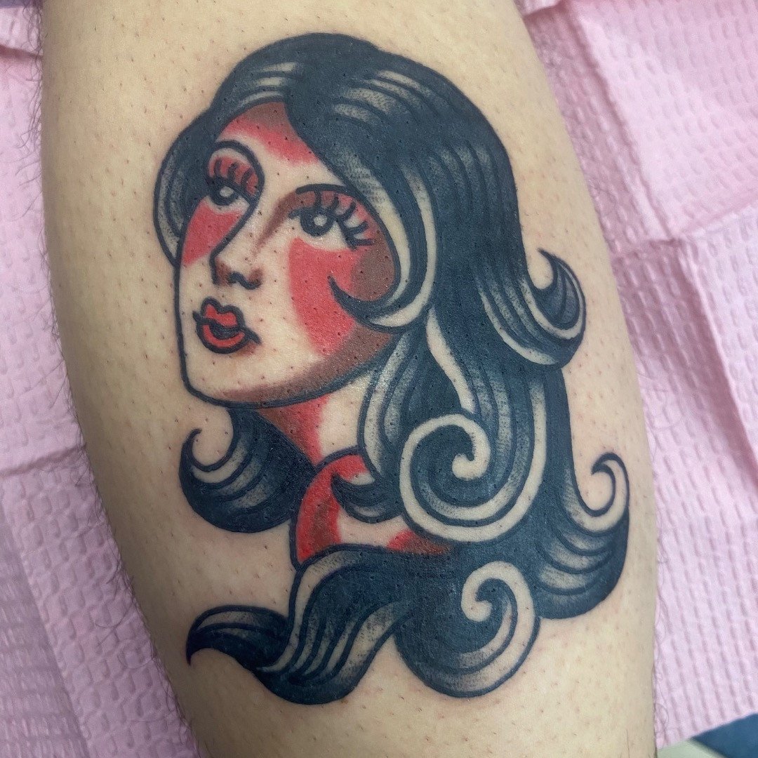 Done by @tattootroubadour at #ElmStreetTattoo #DeepEllum #HeartInHandLG #LowerGreenville #DallasTexas Al works at both @elmstreettattoo &amp; @heartinhand_lg⁠
⁠
Contact: awnbooking@gmail.com (430-201-9732) Book yours today or walk-in...⁠
⁠
Thank you 