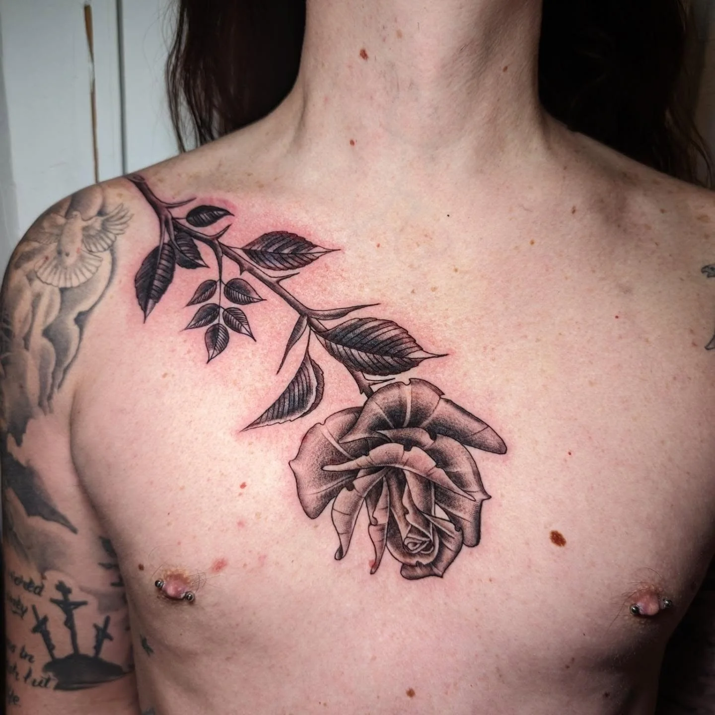 Done by @thatsnashd - David works at both @heartinhandwaxahachie and ⁠#ElmStreetTattoo #DeepEllum #DallasTexas⁠
⁠
Contact: E-mail dnash1972@gmail.com⁠
⁠
my heart was touched ⁠
in a very special way-- ⁠
when a lady gave me part of her bouquet!⁠
yellow