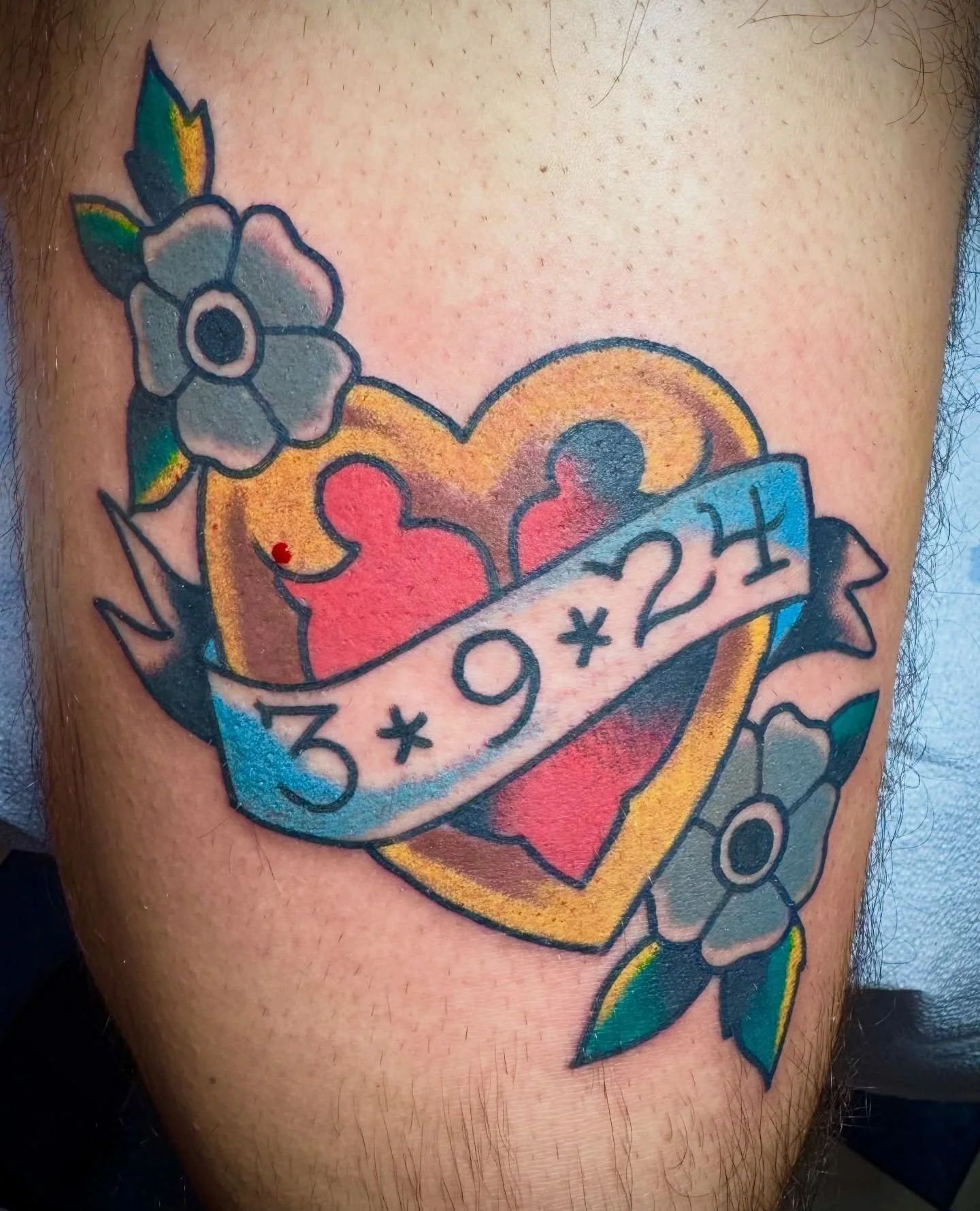 Done by @lindseycarmichael at  #ElmStreetTattoo #DeepEllum #DallasTexas⁠
⁠
Contact: DM for an appointment. Always available Tuesday, Thursday, Friday &amp; Sunday. ⁠
⁠
3 heart with lettering tattoos I did recently, all walk ins. See you there.⁠
⁠
⁠
#
