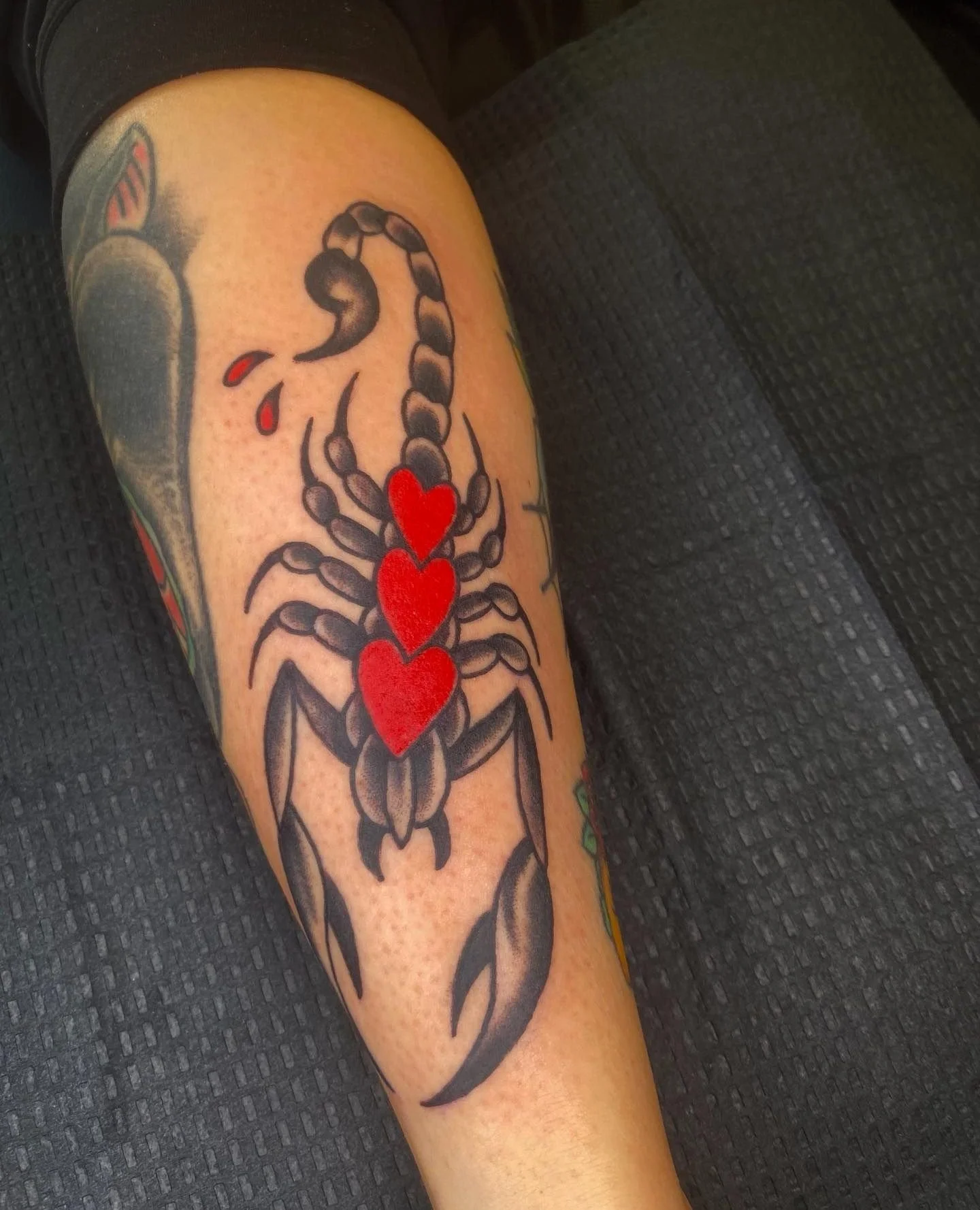 Done by @tattootroubadour at #ElmStreetTattoo #DeepEllum #HeartInHandLG #LowerGreenville #DallasTexas Al works at both @elmstreettattoo &amp; @heartinhand_lg⁠
⁠
Contact: awnbooking@gmail.com (430-201-9732) Book yours today or walk-in...⁠
⁠
Walk-in sc