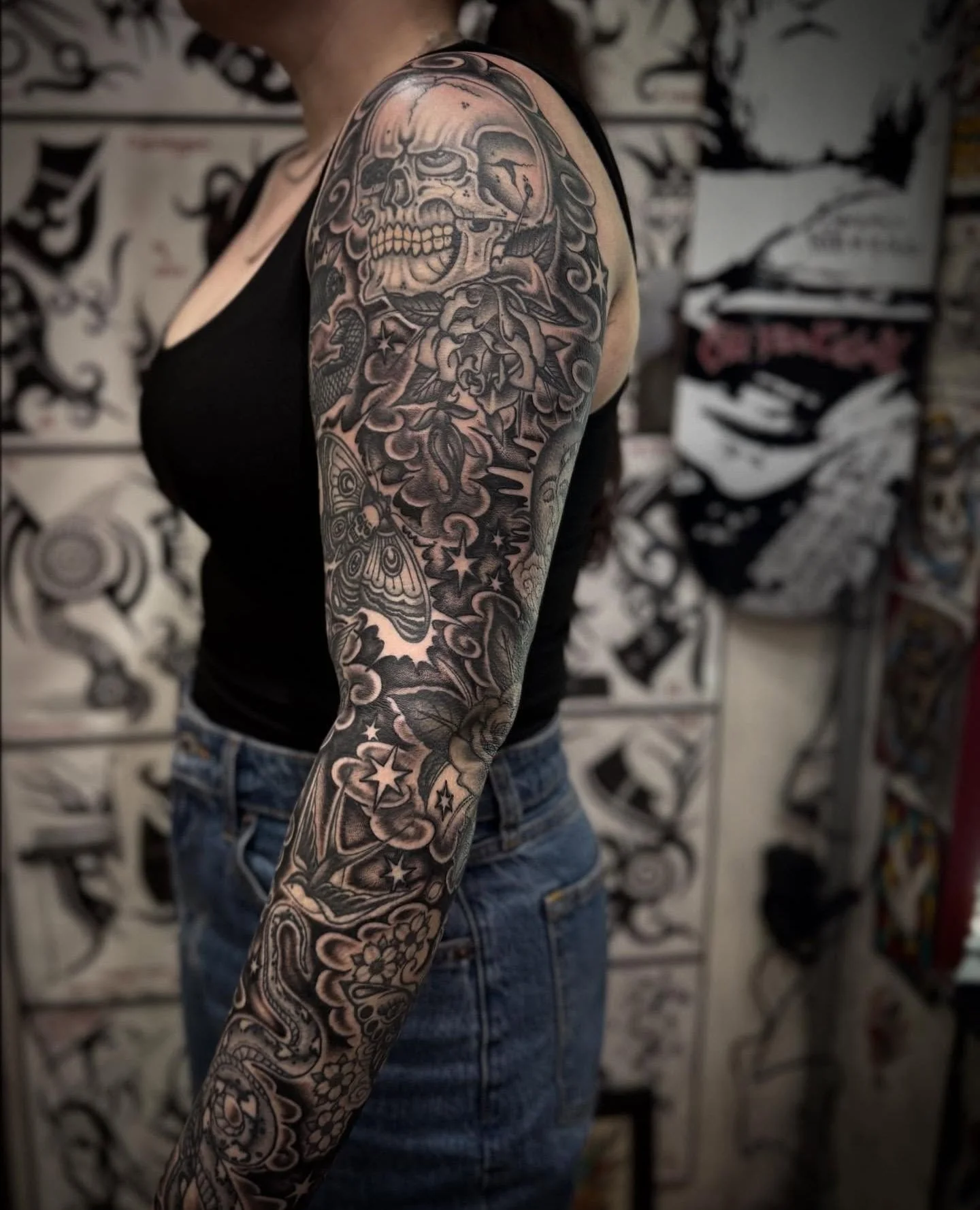 Done by @jacobyoungtattoo at #elmstreettattoo #deepellum #dallastexas⁠
⁠
Contact: DM or click the link in the bio to book.⁠
⁠
Finished up this sleeve for Taylor. I appreciate the commitment! Swipe for more angles/video. #tattoosleeve #blackandgreytat