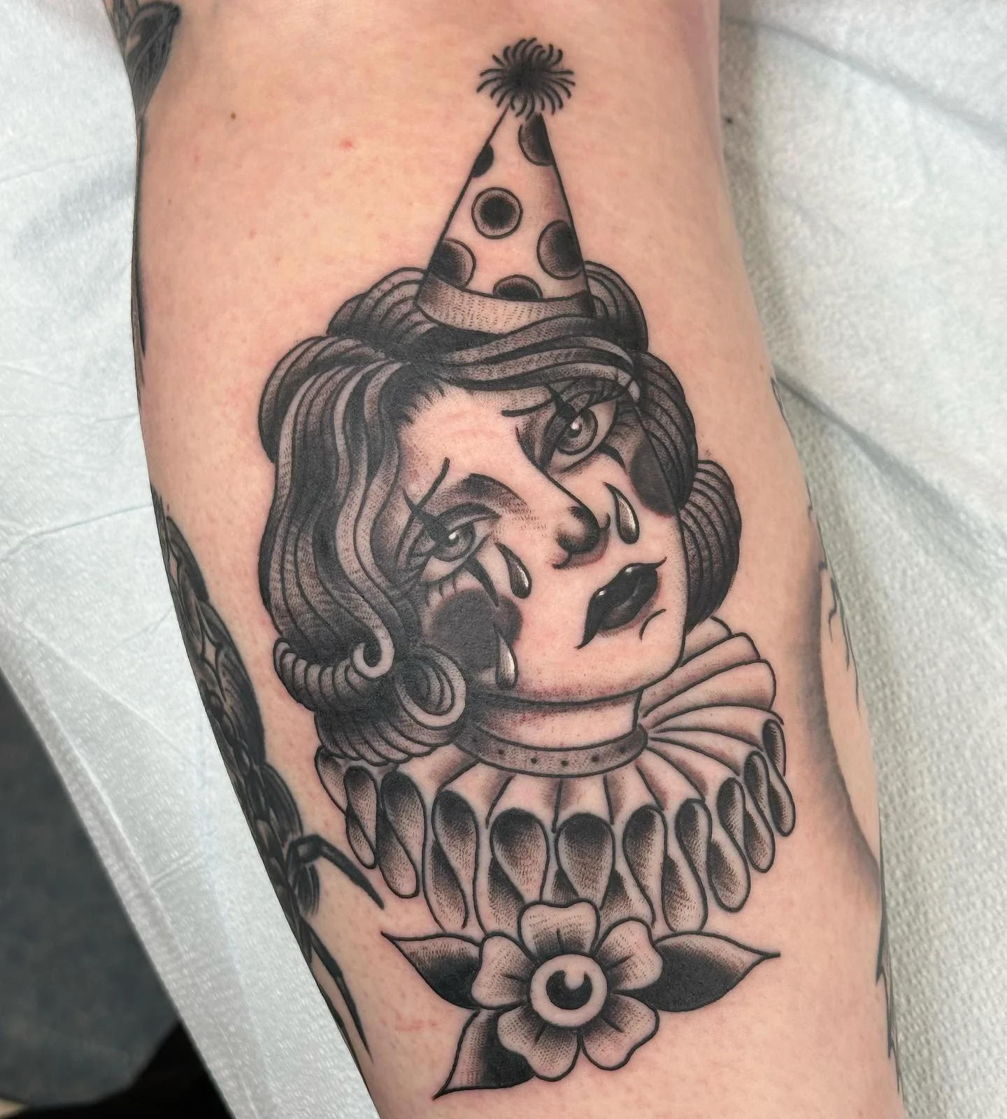 Done by: @david_steed at #ElmStreetTattoo #DallasTexas #DeepEllum⁠
⁠
Book with David online: Wed. - Sat.⁠
https://www.davidsteedtattoo.com/booking ⁠
⁠
I love tattooing girls, I love tattooing traditional, I love tattooing black and grey. ⁠
⁠
#trifect