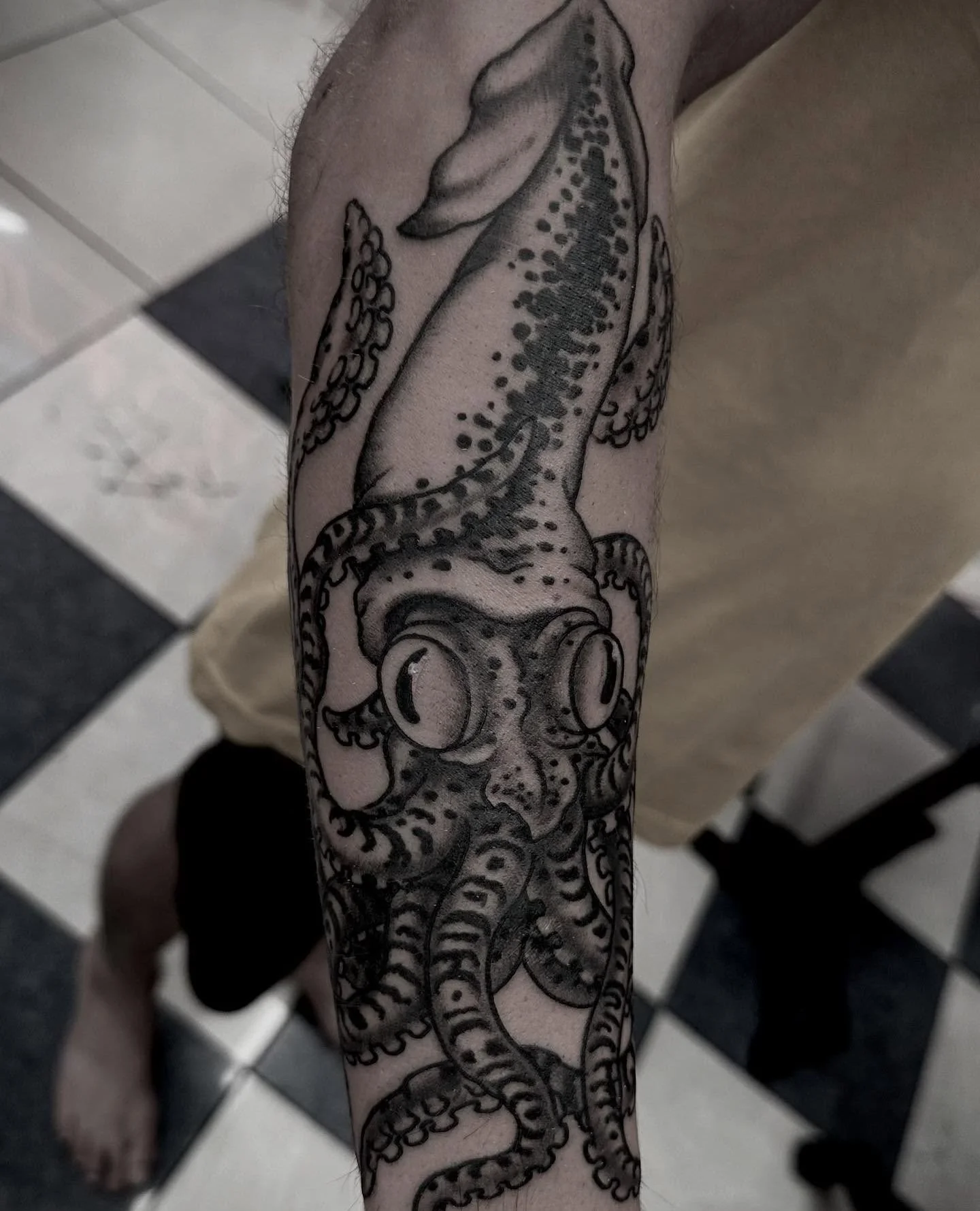 Done by: @austingervaistattoo at #ElmStreetTattoo #DallasTexas #DeepEllum⁠
Contact: Text (512) 981-8666⁠
⁠
Giant squid.