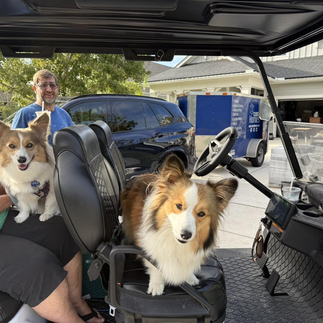 When you know Dad&rsquo;s had a long day at work&hellip;.. you bring milkshakes from Ben &amp; Jerry's Nocatee - Ponte Vedra to the job site! 

#cubedhomes #Nocatee #nocateeliving #takeyoudogtoworkeveryday #cubedhomes #nocatee #corgilife #corgi #best