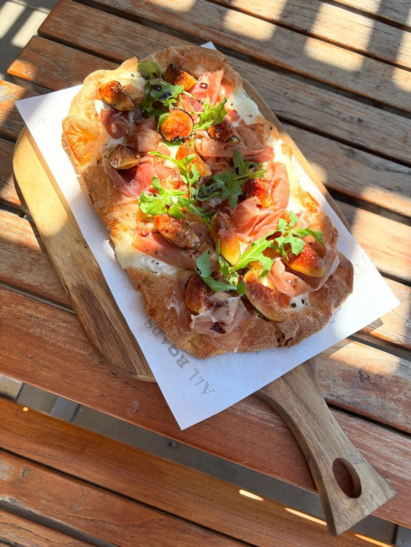 Fig-uring out weekend plans? Start with prosciutto, burrata, and a drizzle of balsamic on pinsa with Figs 🤤

#weekendspecials