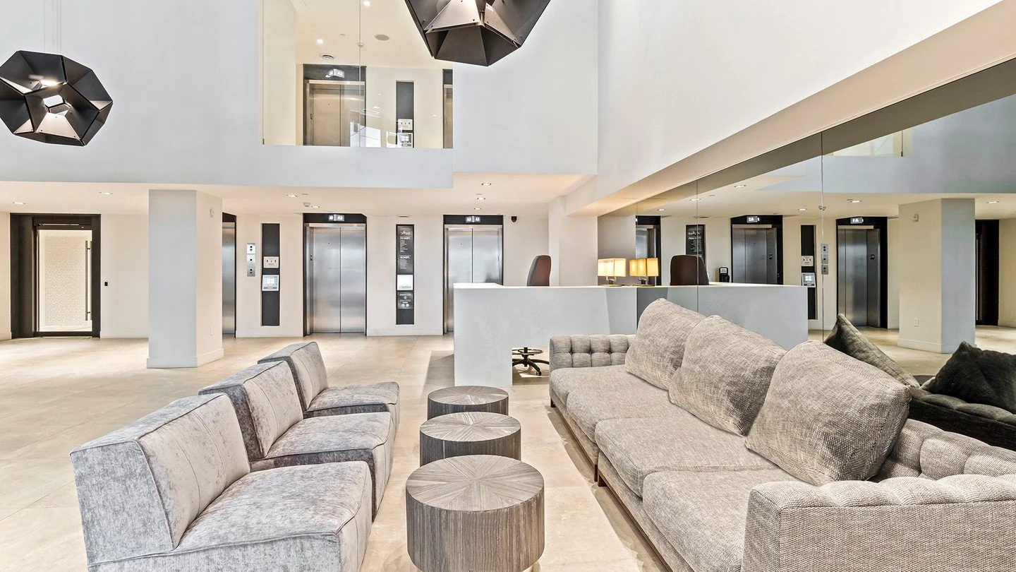 From move-in day to every day, our elevator has you covered. Schedule a tour at The Doyle Residence today! 📦🏢