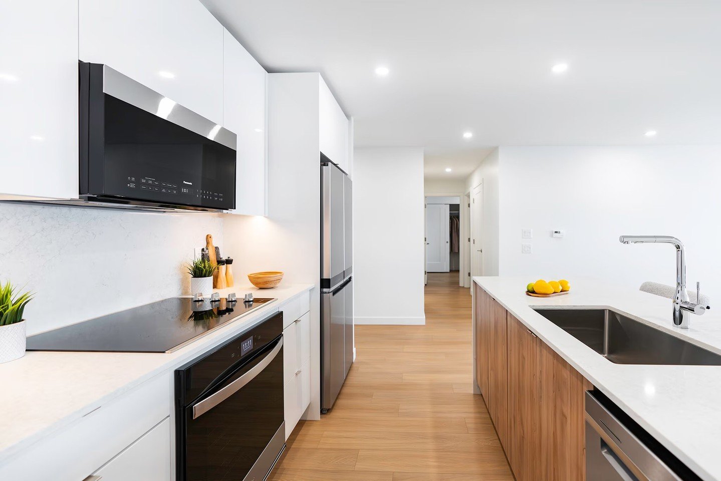 Dream kitchen for culinary creators. 🍳 Elevate every meal. Inquire now for availability! https://1l.ink/S6RK5BZ