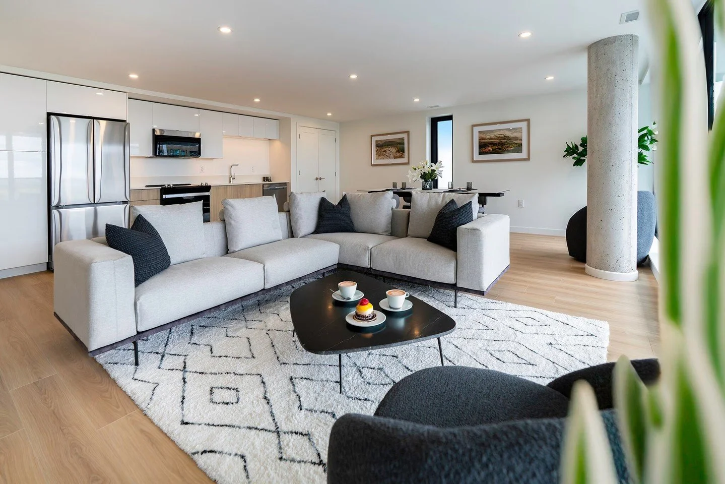 Designed with warmth and comfort in mind, this is a space you&rsquo;ll love coming home to. Call or message us now to schedule your private showing! ☎️ https://1l.ink/H42RDJ2