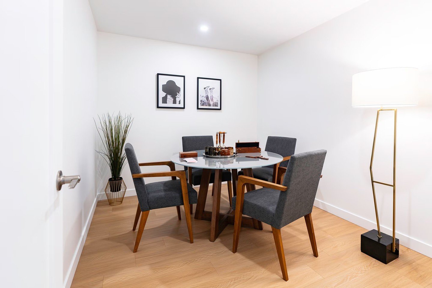 See why our residents love their modern dining spaces. Visit us and find out! 🍽️🌟 https://1l.ink/T6HDDDK