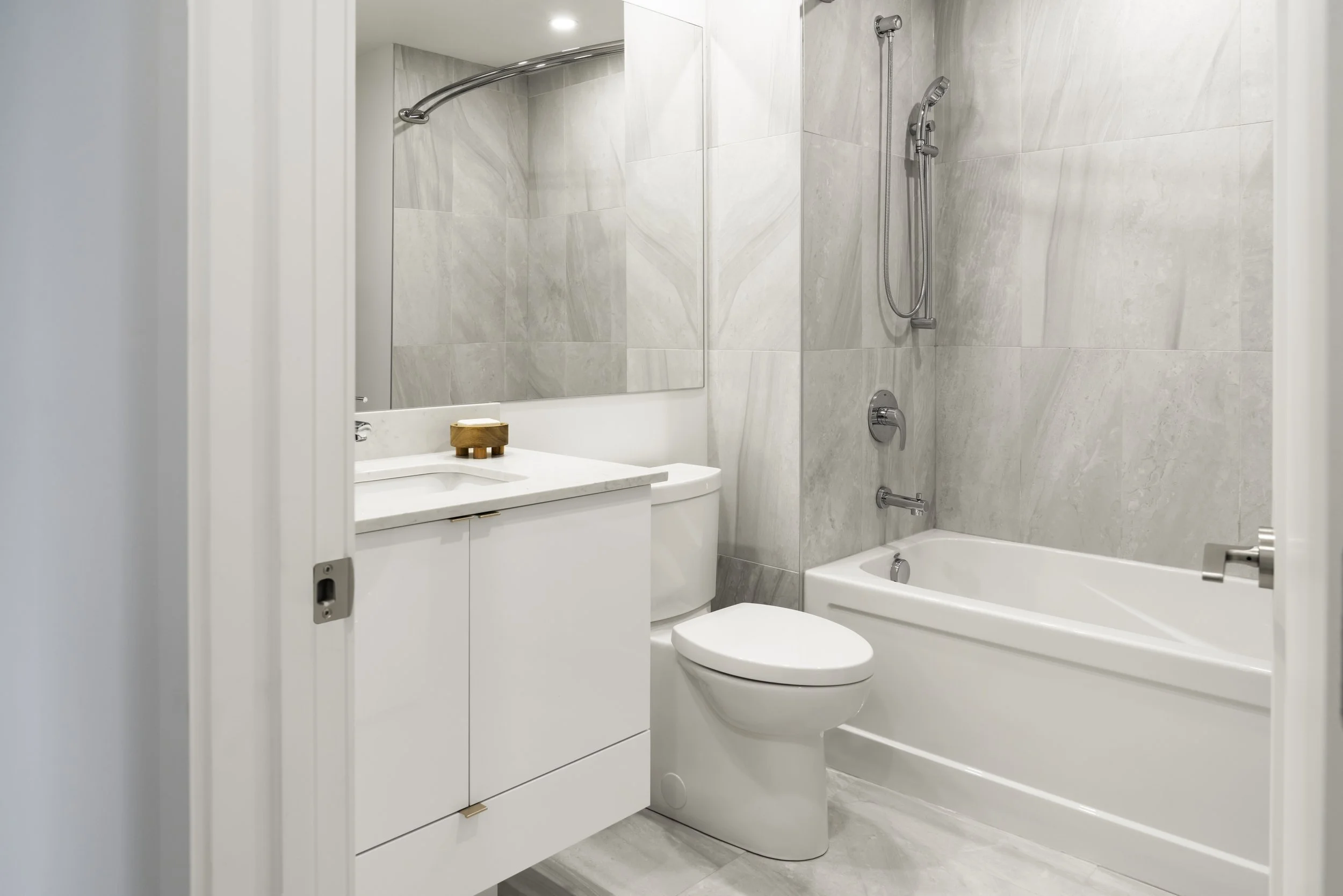 Unit 2211 RY 015.jpg