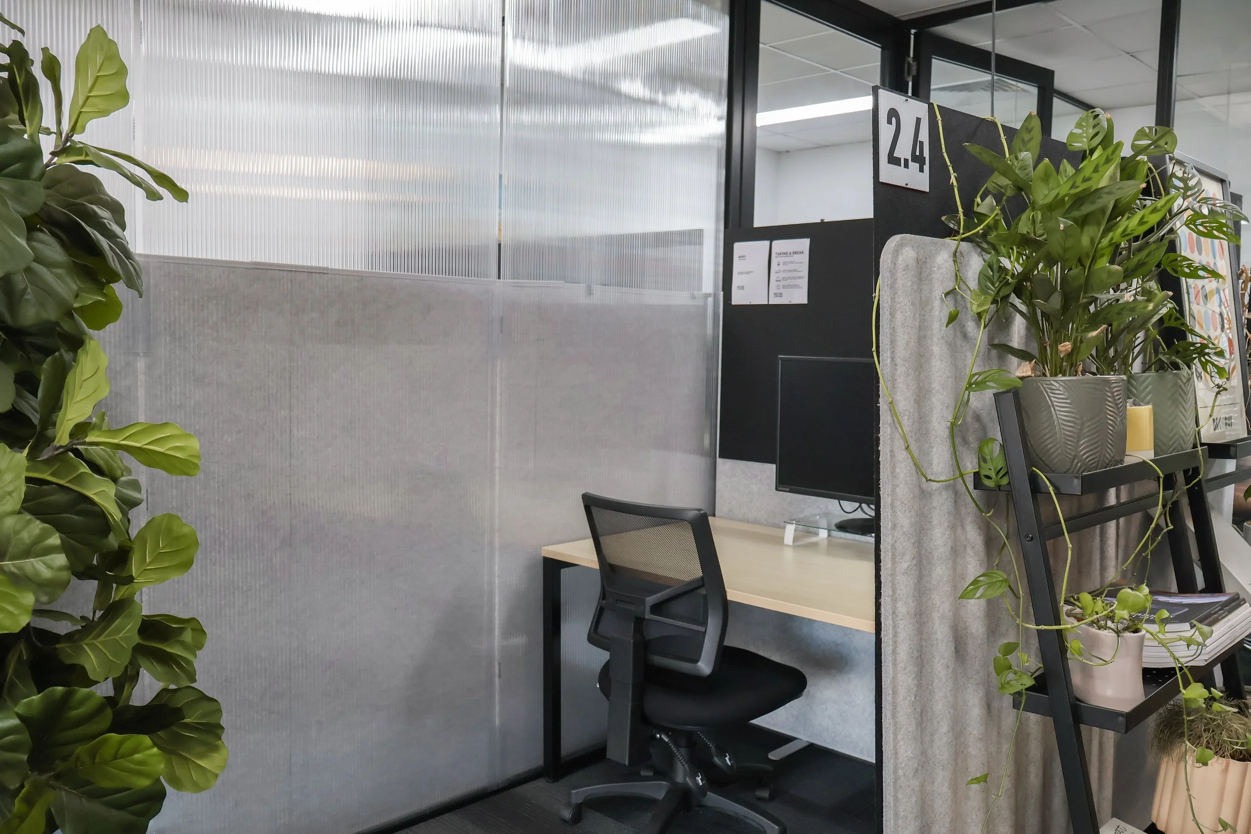 Desk 2.4 IMG_8177.jpg