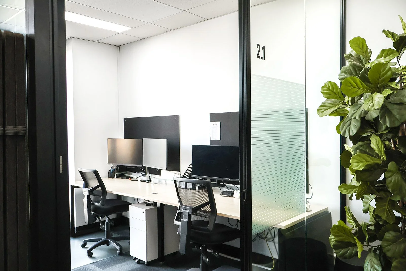 Suite 2.1 - Street front private office for two

A calm, light-filled private office overlooking Beverley Avenue. 

With natural light, leafy views, and bar-height window seating, it’s an ideal space for two people to work quietly, collaborate, or ho