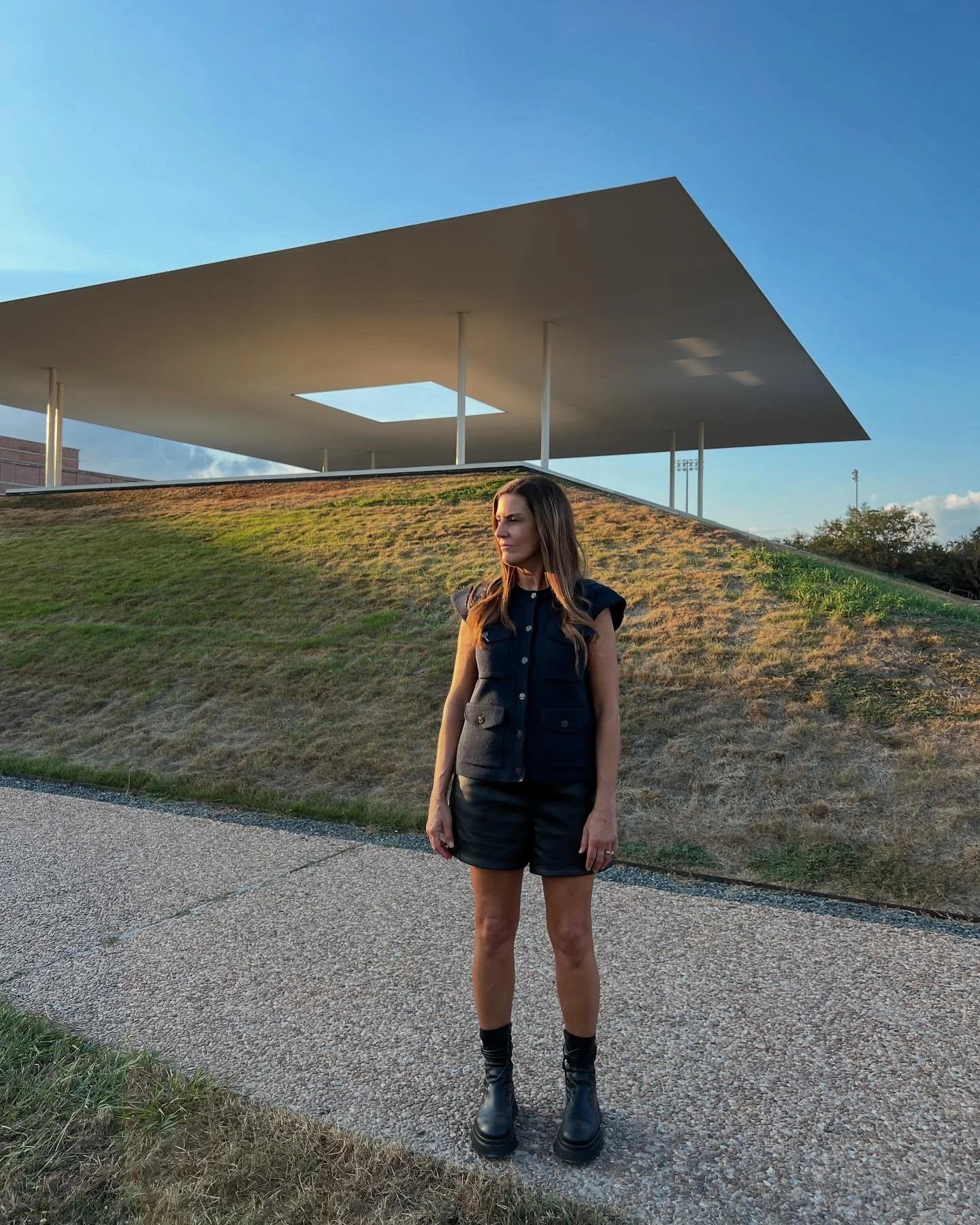 El Skyspace, Twilight Epiphany del artista estadounidense James Turrell, es una instalaci&oacute;n de arte inmersiva en Rice University de Houston, Texas. 

El espacio est&aacute; dise&ntilde;ado para interactuar con la luz natural y artificial, crea