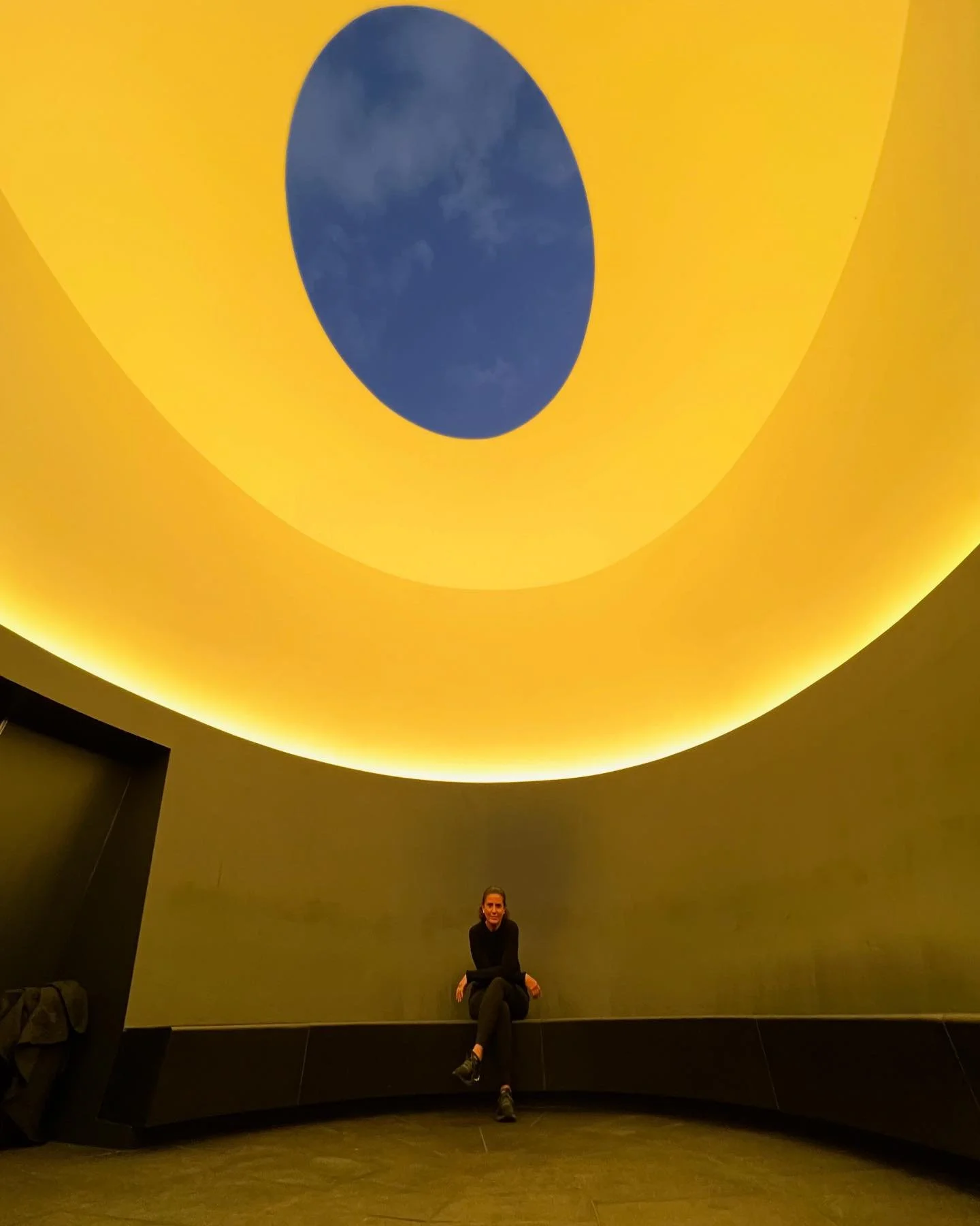 El Skyspace: The Color Inside, del artista estadounidense James Turrell, es una instalaci&oacute;n permanente, ubicada en la azotea del Student Activity Center de UT en Austin. 

La obra inmersiva utiliza luz, color y percepci&oacute;n para ofrecerte