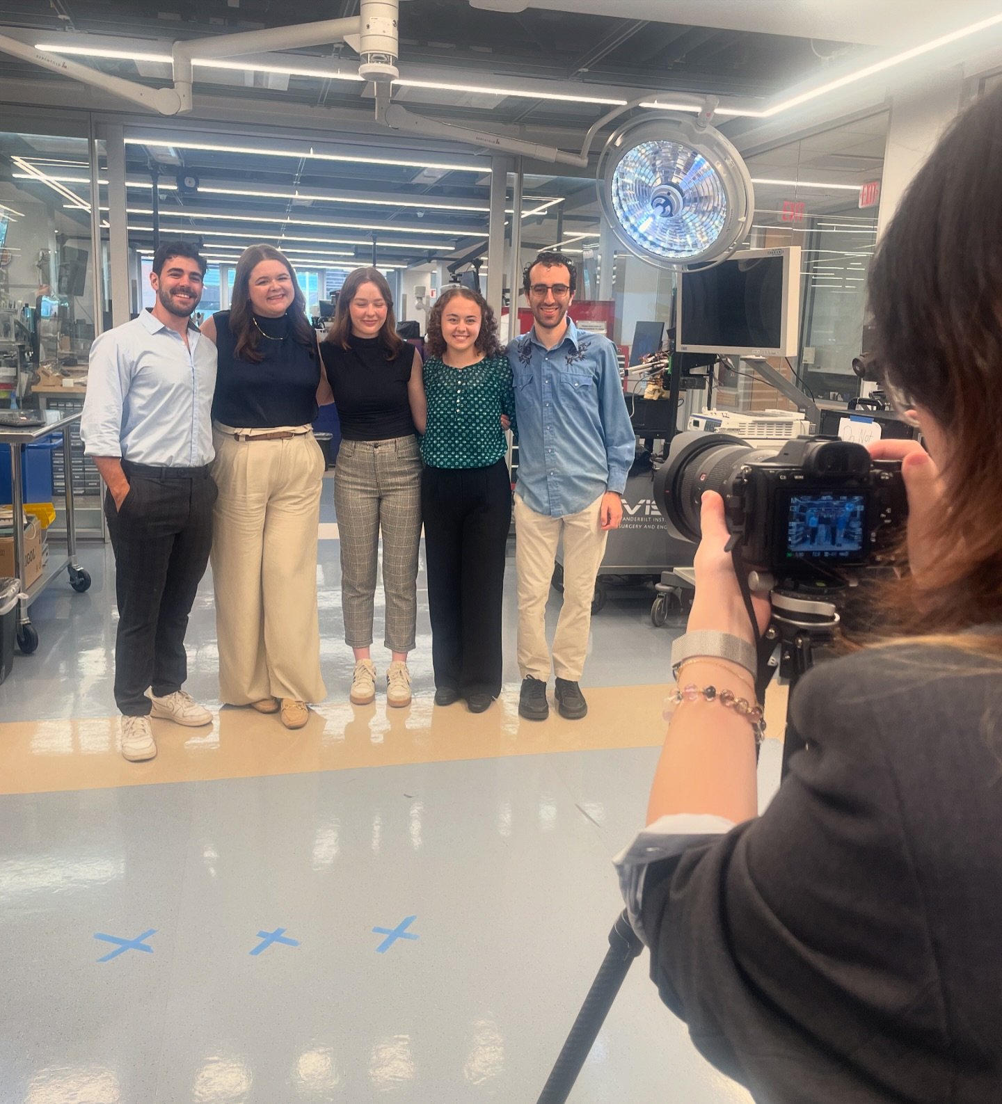 It’s picture day for the MEDLab 🥹 new headshots incoming for all current students and to introduce our three new grad students!
Pictures taken by our lovely undergraduate researcher, Ophelia!
#medlab