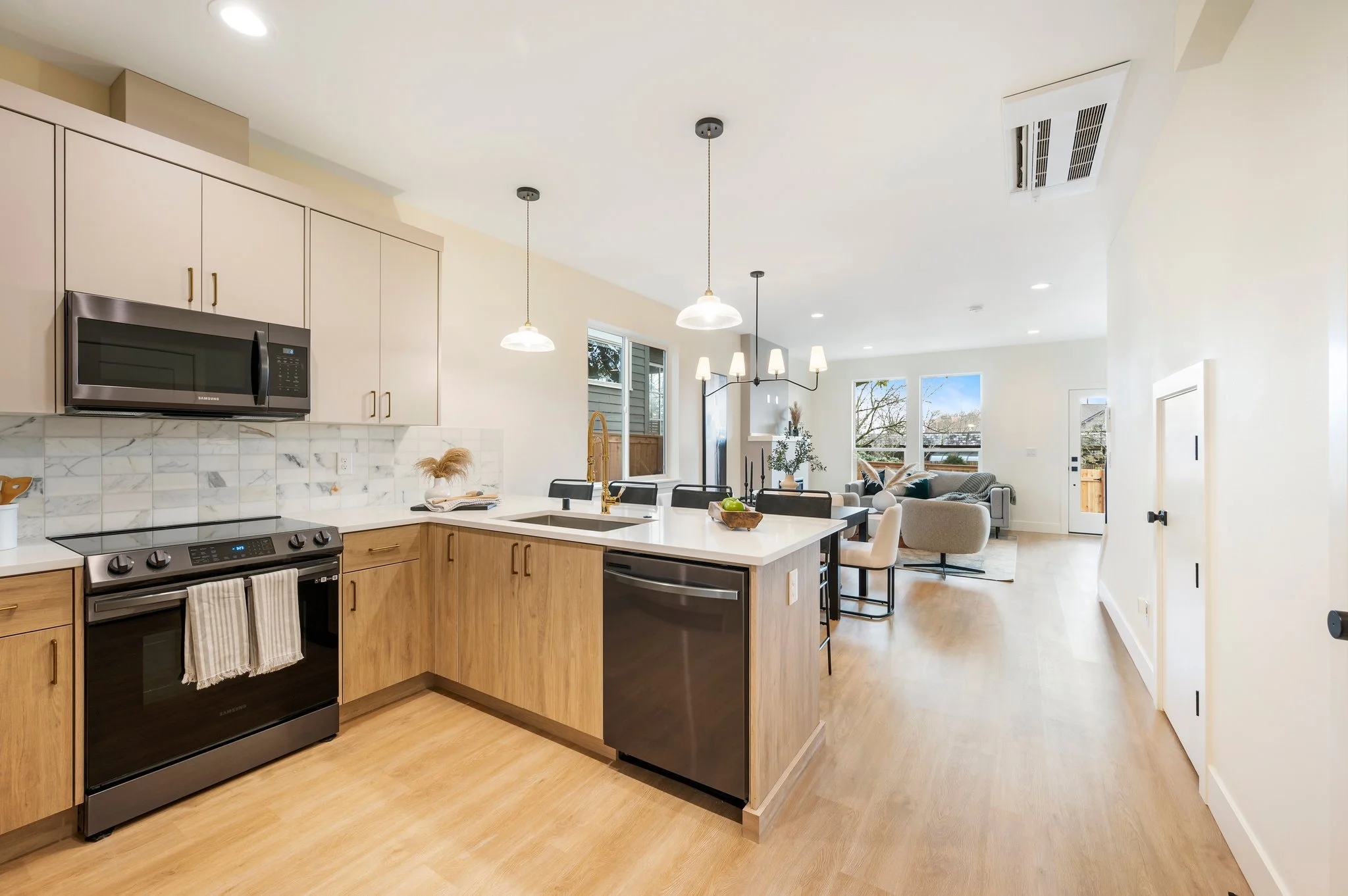 38-web-or-mls-104 E 30th St-18.jpg