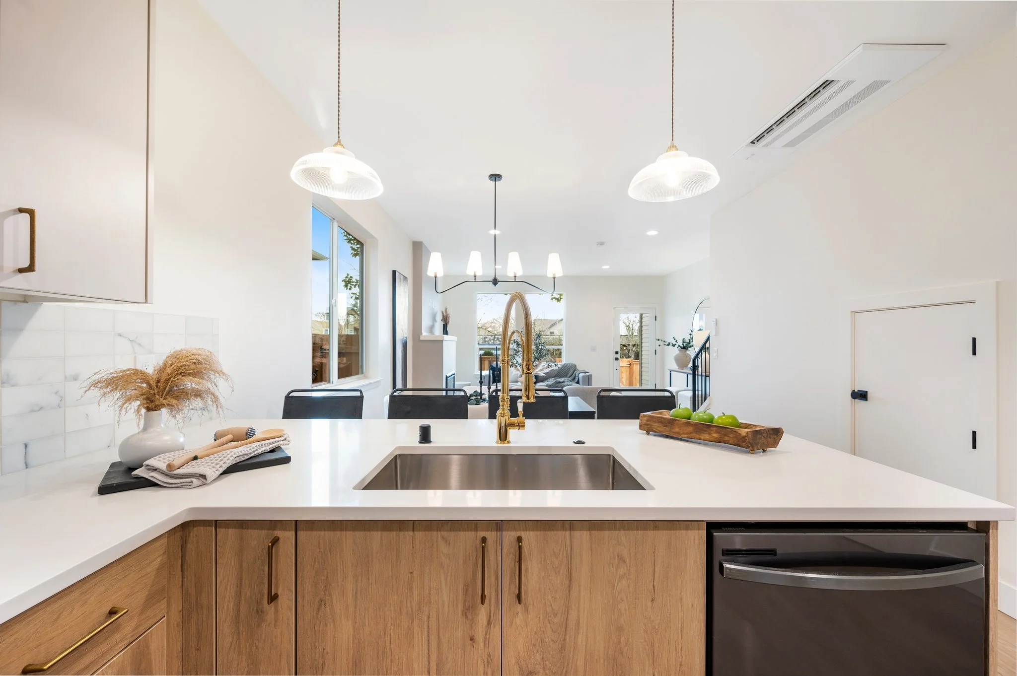 40-web-or-mls-104 E 30th St-22.jpg